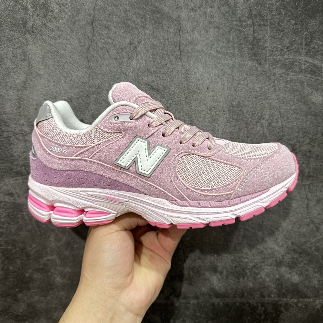 【纯原K13版】新百伦NB New Balance M2002RCR 粉色 全套原楦原纸板原厂数据开发 原厂网纱 原装进口翻毛皮料正确绒感卡色 正确中底拉帮中底网布细节 冲裁组合 匠心打造 耗时两个月开发完成 工艺极其复杂难度可想而知 新开独立私模大底 全网唯一正确做旧组合大底 高端零售专供产物 尺码:36 37 37.5 38 38.5 39.5 40-选品中心