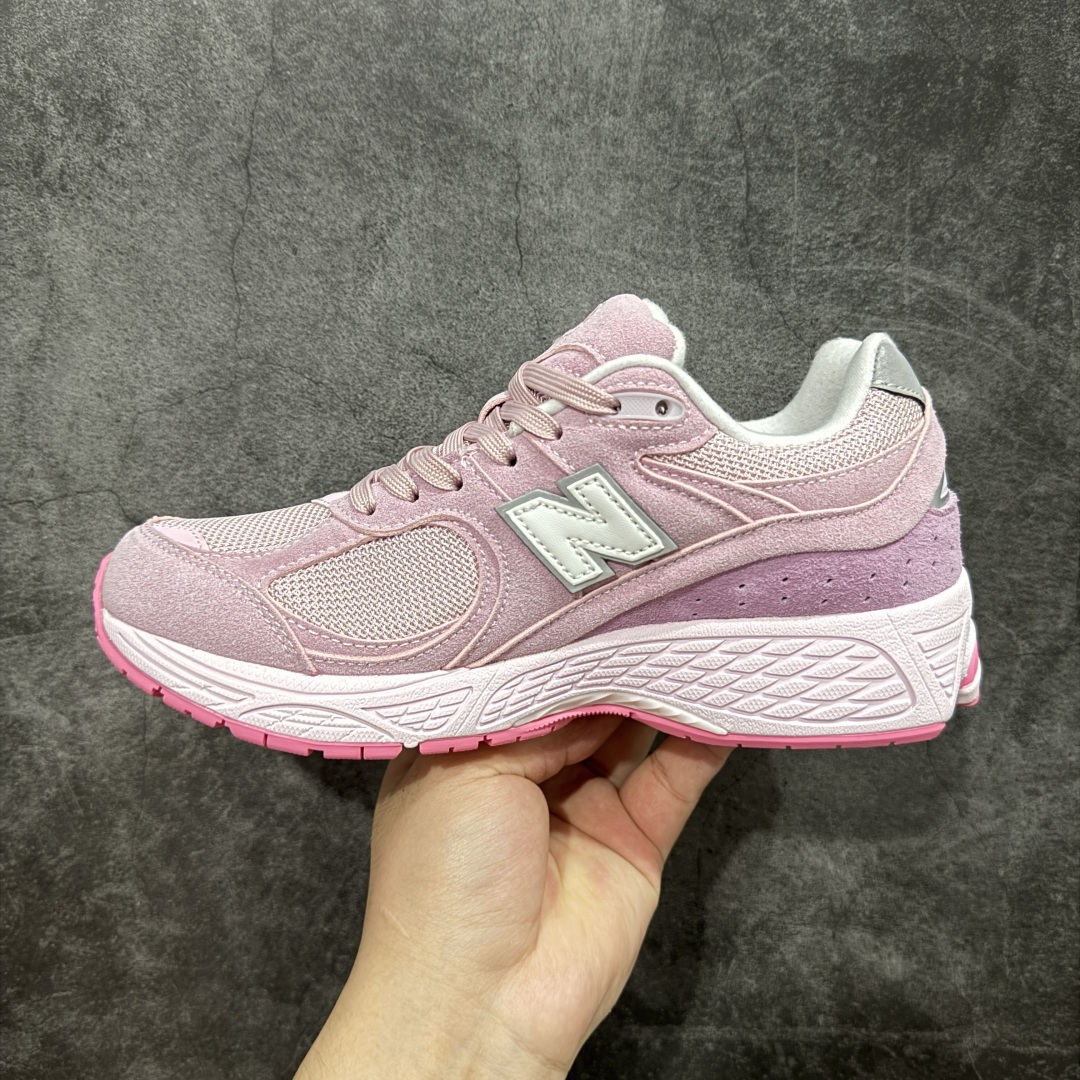 图片[2]-【纯原K13版】新百伦NB New Balance M2002RCR 粉色 全套原楦原纸板原厂数据开发 原厂网纱 原装进口翻毛皮料正确绒感卡色 正确中底拉帮中底网布细节 冲裁组合 匠心打造 耗时两个月开发完成 工艺极其复杂难度可想而知 新开独立私模大底 全网唯一正确做旧组合大底 高端零售专供产物 尺码：36 37 37.5 38 38.5 39.5 40-选品中心