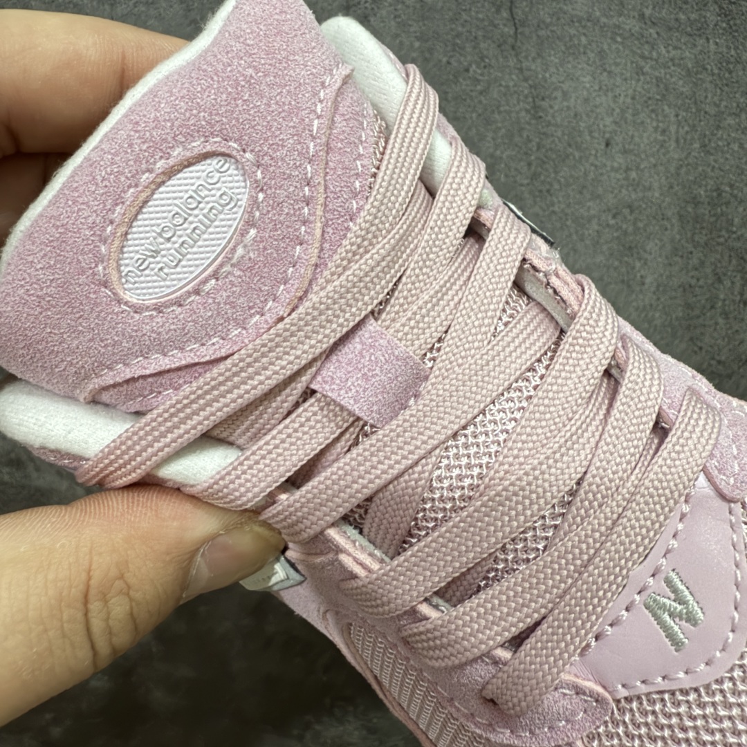 图片[6]-【纯原K13版】新百伦NB New Balance M2002RCR 粉色 全套原楦原纸板原厂数据开发 原厂网纱 原装进口翻毛皮料正确绒感卡色 正确中底拉帮中底网布细节 冲裁组合 匠心打造 耗时两个月开发完成 工艺极其复杂难度可想而知 新开独立私模大底 全网唯一正确做旧组合大底 高端零售专供产物 尺码：36 37 37.5 38 38.5 39.5 40-选品中心