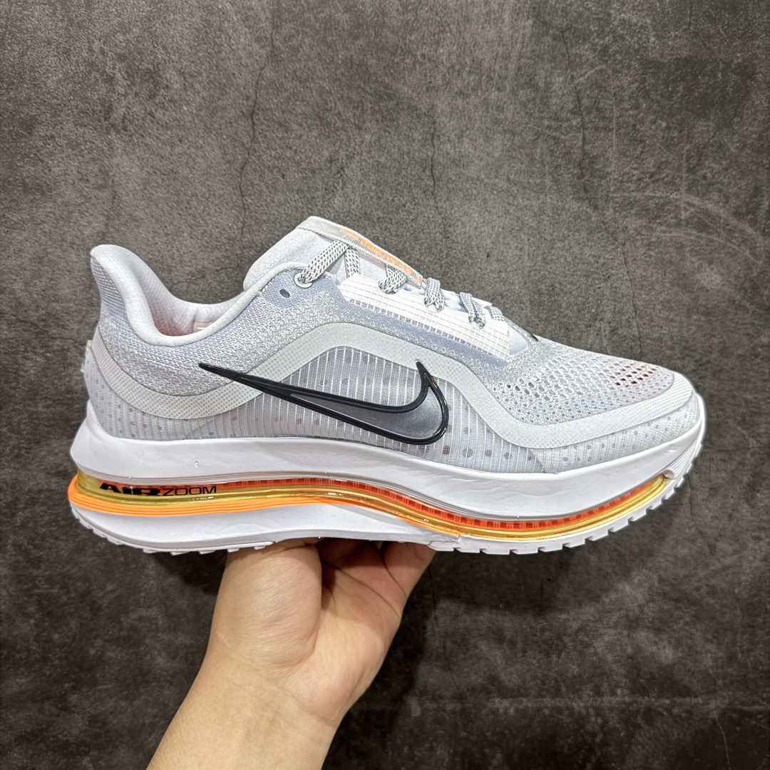 【S版纯原】Nike Pegasus Premium Airscape 舒适百搭减震防滑耐磨透气 低帮跑步鞋     低帮跑步鞋，灰白橙配色，简约又不失活力，上脚超吸睛。  它不仅颜值高，性能更是一绝！  全掌气垫科技，减震防滑超耐磨，每一步都能感受到强劲回弹，给双脚舒适支撑。  透气鞋面，跑步时双脚也能自由呼吸。    #独家原包 原底原料 开模打造  #原厂鞋标 高精密准度  #原楦原纸板开发 匹配原版98%以上  #后跟弧度 正确呈现  #原厂皮料 质感无敌  #皮料切割干净 无任何毛边 清洁度细节完美    货号：HQ2592-002    尺码：35.5 36 36.5 37.5 38 38.5 39 40 40.5 41 42 42.5 43 44 45 46.5-选品中心