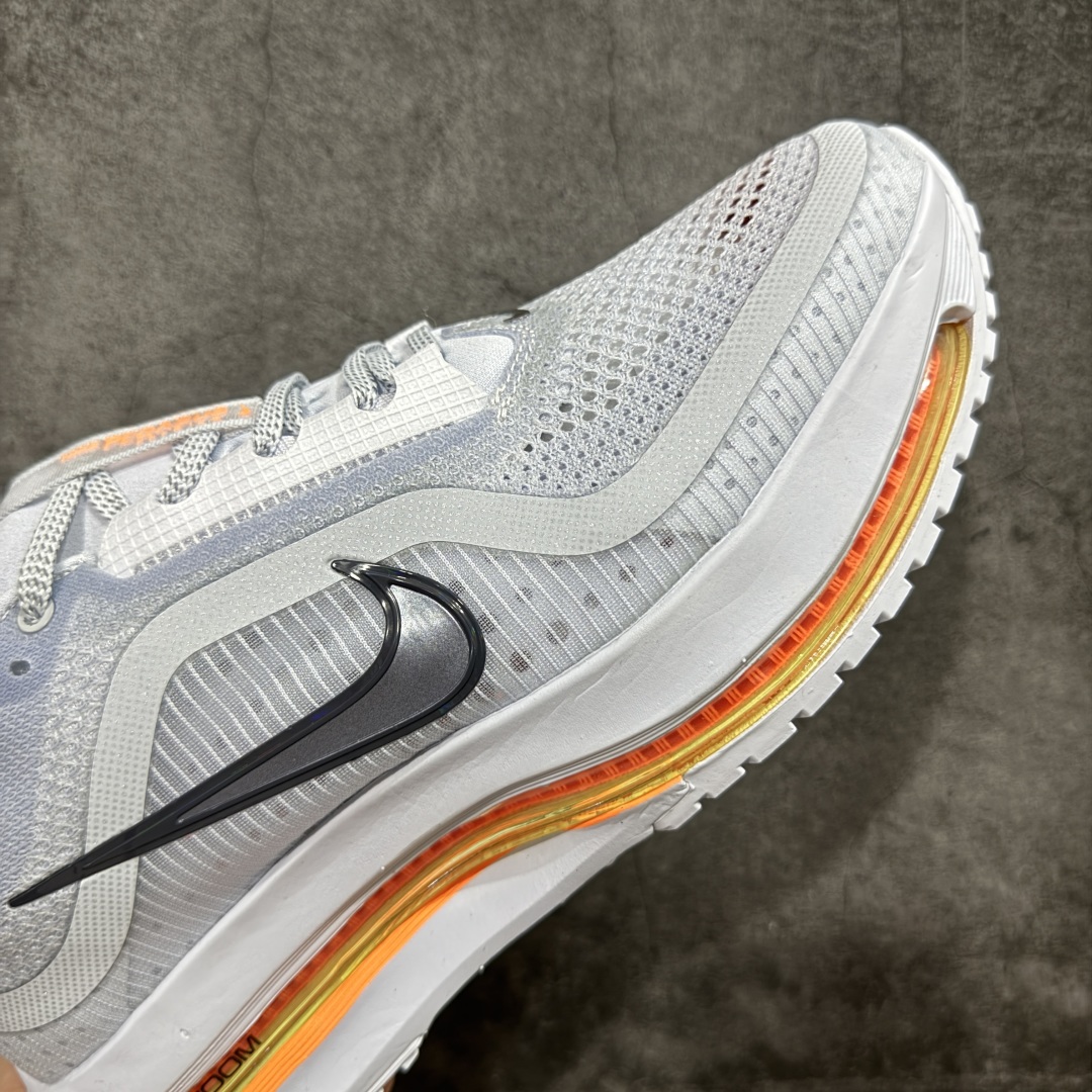 图片[6]-【S版纯原】Nike Pegasus Premium Airscape 舒适百搭减震防滑耐磨透气 低帮跑步鞋     低帮跑步鞋，灰白橙配色，简约又不失活力，上脚超吸睛。  它不仅颜值高，性能更是一绝！  全掌气垫科技，减震防滑超耐磨，每一步都能感受到强劲回弹，给双脚舒适支撑。  透气鞋面，跑步时双脚也能自由呼吸。    #独家原包 原底原料 开模打造  #原厂鞋标 高精密准度  #原楦原纸板开发 匹配原版98%以上  #后跟弧度 正确呈现  #原厂皮料 质感无敌  #皮料切割干净 无任何毛边 清洁度细节完美    货号：HQ2592-002    尺码：35.5 36 36.5 37.5 38 38.5 39 40 40.5 41 42 42.5 43 44 45 46.5-选品中心