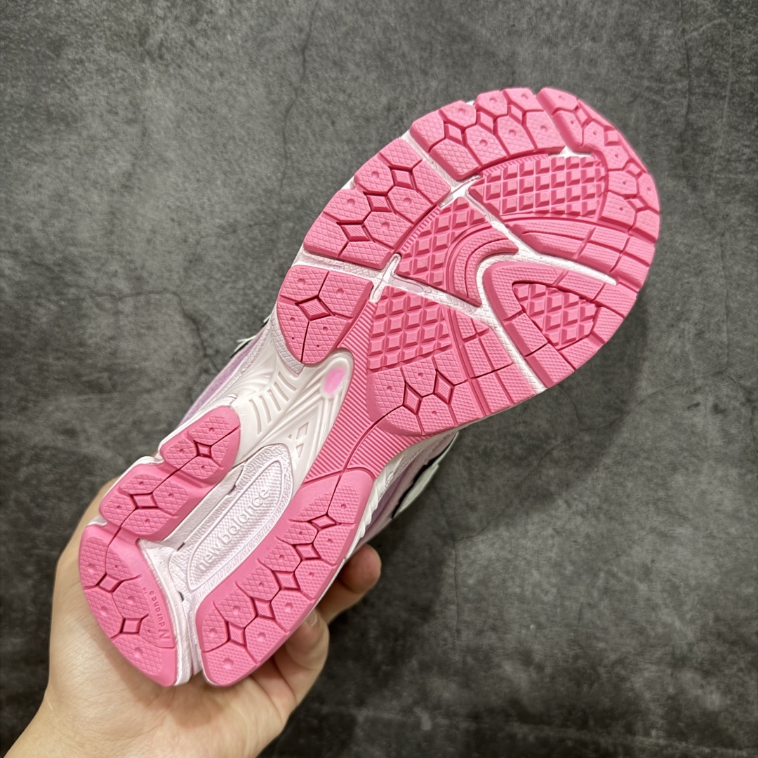 图片[9]-【纯原K13版】新百伦NB New Balance M2002RCR 粉色 全套原楦原纸板原厂数据开发 原厂网纱 原装进口翻毛皮料正确绒感卡色 正确中底拉帮中底网布细节 冲裁组合 匠心打造 耗时两个月开发完成 工艺极其复杂难度可想而知 新开独立私模大底 全网唯一正确做旧组合大底 高端零售专供产物 尺码：36 37 37.5 38 38.5 39.5 40-选品中心