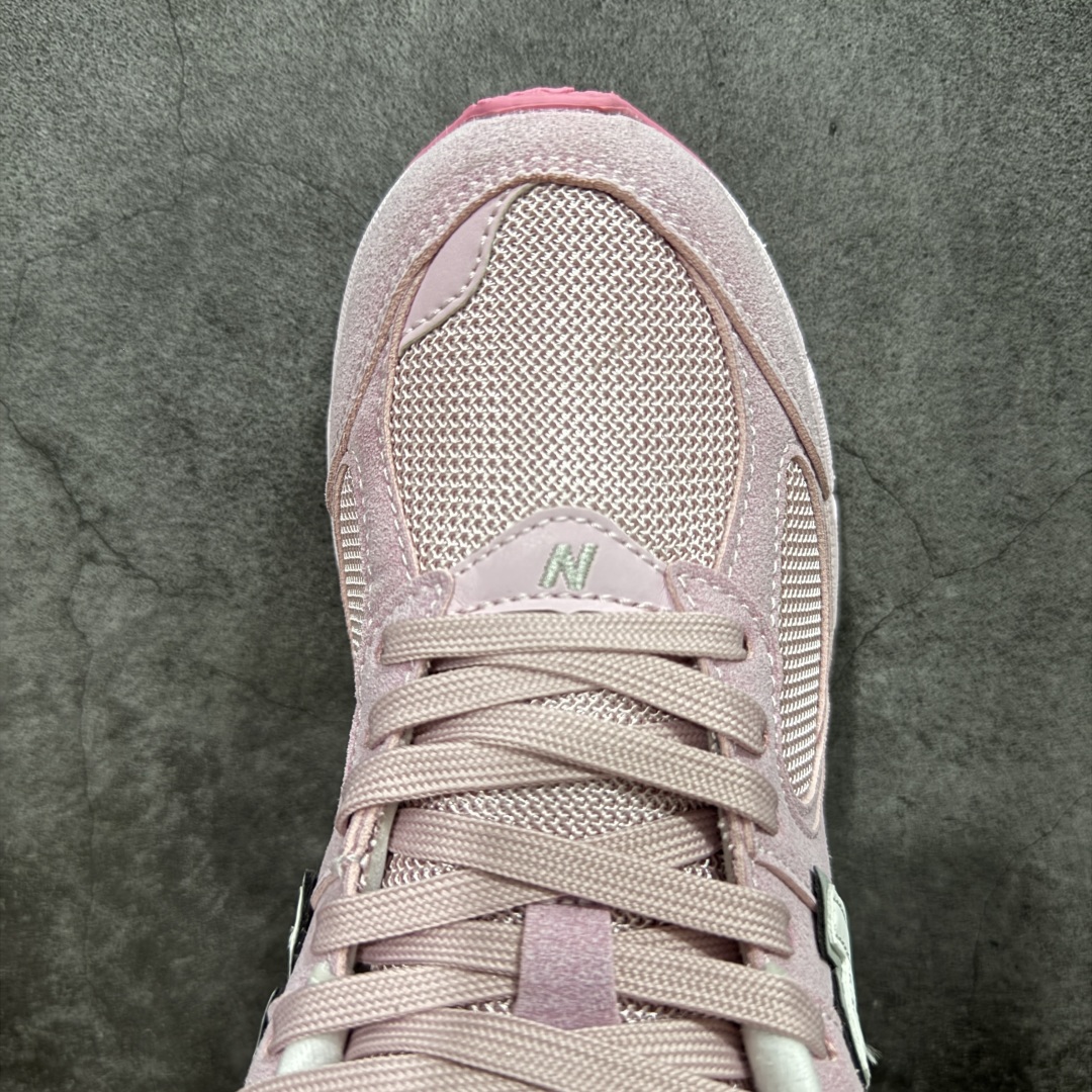 图片[5]-【纯原K13版】新百伦NB New Balance M2002RCR 粉色 全套原楦原纸板原厂数据开发 原厂网纱 原装进口翻毛皮料正确绒感卡色 正确中底拉帮中底网布细节 冲裁组合 匠心打造 耗时两个月开发完成 工艺极其复杂难度可想而知 新开独立私模大底 全网唯一正确做旧组合大底 高端零售专供产物 尺码：36 37 37.5 38 38.5 39.5 40-选品中心