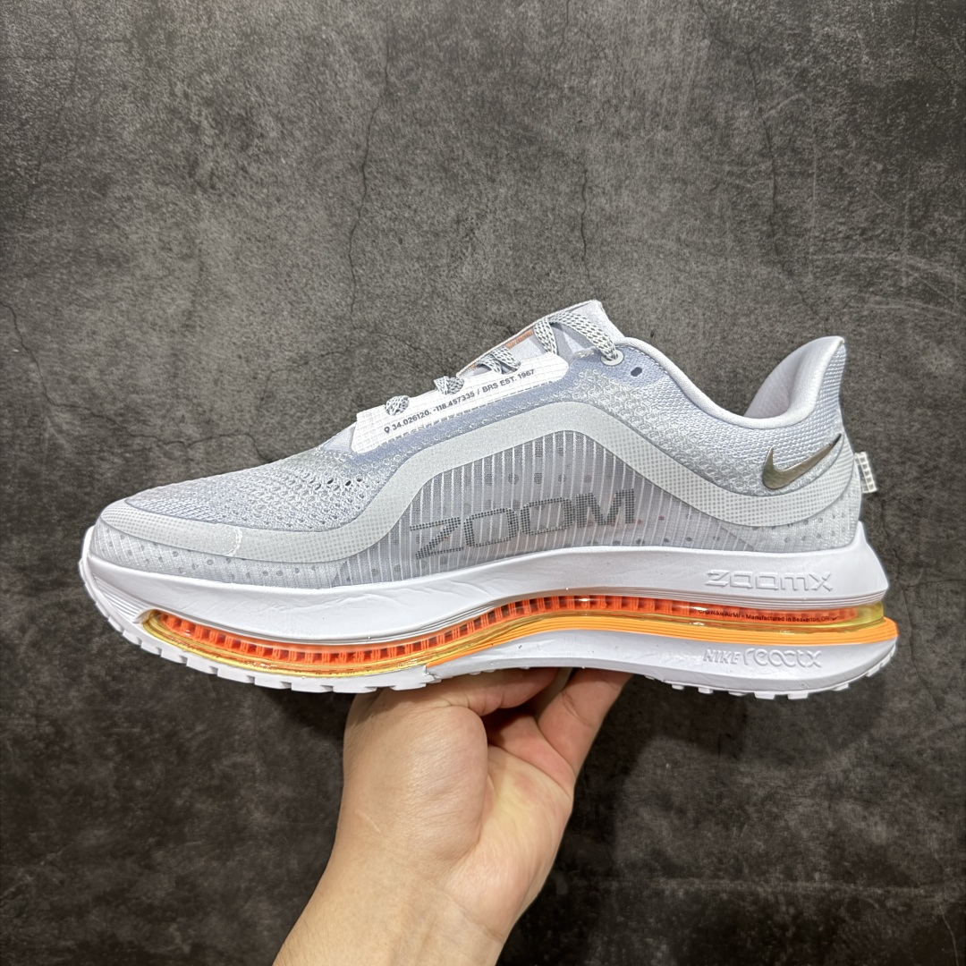 图片[2]-【S版纯原】Nike Pegasus Premium Airscape 舒适百搭减震防滑耐磨透气 低帮跑步鞋     低帮跑步鞋，灰白橙配色，简约又不失活力，上脚超吸睛。  它不仅颜值高，性能更是一绝！  全掌气垫科技，减震防滑超耐磨，每一步都能感受到强劲回弹，给双脚舒适支撑。  透气鞋面，跑步时双脚也能自由呼吸。    #独家原包 原底原料 开模打造  #原厂鞋标 高精密准度  #原楦原纸板开发 匹配原版98%以上  #后跟弧度 正确呈现  #原厂皮料 质感无敌  #皮料切割干净 无任何毛边 清洁度细节完美    货号：HQ2592-002    尺码：35.5 36 36.5 37.5 38 38.5 39 40 40.5 41 42 42.5 43 44 45 46.5-选品中心