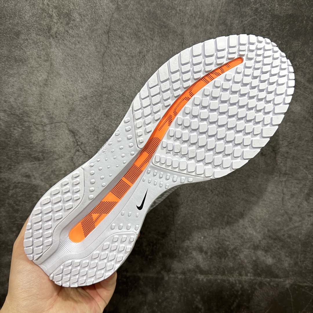 图片[9]-【S版纯原】Nike Pegasus Premium Airscape 舒适百搭减震防滑耐磨透气 低帮跑步鞋     低帮跑步鞋，灰白橙配色，简约又不失活力，上脚超吸睛。  它不仅颜值高，性能更是一绝！  全掌气垫科技，减震防滑超耐磨，每一步都能感受到强劲回弹，给双脚舒适支撑。  透气鞋面，跑步时双脚也能自由呼吸。    #独家原包 原底原料 开模打造  #原厂鞋标 高精密准度  #原楦原纸板开发 匹配原版98%以上  #后跟弧度 正确呈现  #原厂皮料 质感无敌  #皮料切割干净 无任何毛边 清洁度细节完美    货号：HQ2592-002    尺码：35.5 36 36.5 37.5 38 38.5 39 40 40.5 41 42 42.5 43 44 45 46.5-选品中心