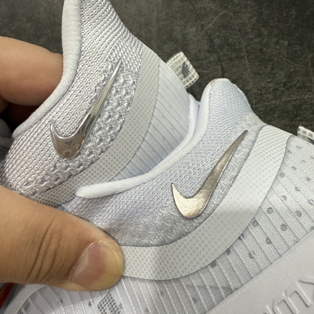 图片[8]-【S版纯原】Nike Pegasus Premium Airscape 舒适百搭减震防滑耐磨透气 低帮跑步鞋     低帮跑步鞋，灰白橙配色，简约又不失活力，上脚超吸睛。  它不仅颜值高，性能更是一绝！  全掌气垫科技，减震防滑超耐磨，每一步都能感受到强劲回弹，给双脚舒适支撑。  透气鞋面，跑步时双脚也能自由呼吸。    #独家原包 原底原料 开模打造  #原厂鞋标 高精密准度  #原楦原纸板开发 匹配原版98%以上  #后跟弧度 正确呈现  #原厂皮料 质感无敌  #皮料切割干净 无任何毛边 清洁度细节完美    货号：HQ2592-002    尺码：35.5 36 36.5 37.5 38 38.5 39 40 40.5 41 42 42.5 43 44 45 46.5-选品中心