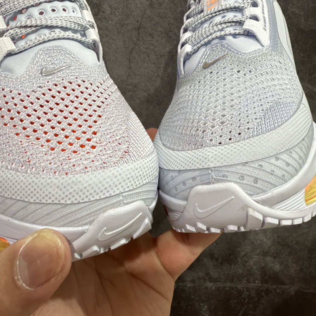 图片[6]-【S版纯原】Nike Pegasus Premium Airscape 舒适百搭减震防滑耐磨透气 低帮跑步鞋     低帮跑步鞋，灰白橙配色，简约又不失活力，上脚超吸睛。  它不仅颜值高，性能更是一绝！  全掌气垫科技，减震防滑超耐磨，每一步都能感受到强劲回弹，给双脚舒适支撑。  透气鞋面，跑步时双脚也能自由呼吸。    #独家原包 原底原料 开模打造  #原厂鞋标 高精密准度  #原楦原纸板开发 匹配原版98%以上  #后跟弧度 正确呈现  #原厂皮料 质感无敌  #皮料切割干净 无任何毛边 清洁度细节完美    货号：HQ2592-002    尺码：35.5 36 36.5 37.5 38 38.5 39 40 40.5 41 42 42.5 43 44 45 46.5-选品中心