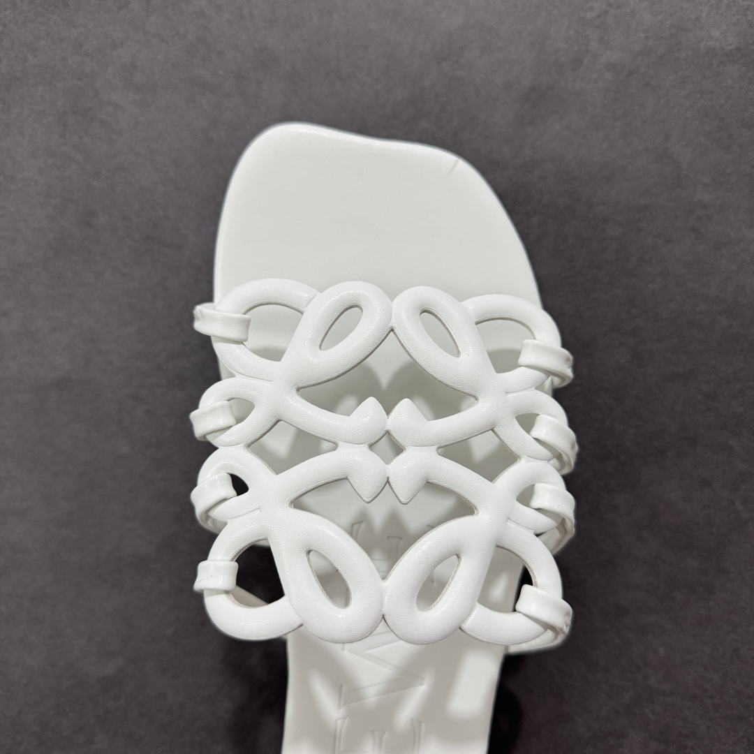 图片[8]-【广东纯原版】Loewe 罗意威〰️25ss Anagram夏日限定新款镂空平底拖鞋 设计感十足 原版定制真皮大底！手工编织工艺 自带松弛感的高级气质，适合搭配极简风、度假风或都市通勤装束 尺码：35-40-选品中心