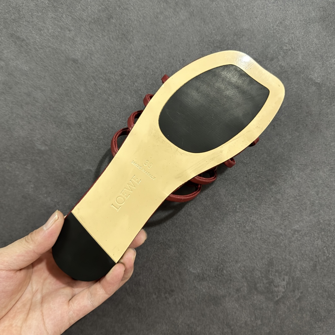 图片[9]-【广东纯原版】Loewe 罗意威〰️25ss Anagram夏日限定新款镂空平底拖鞋 设计感十足 原版定制真皮大底！手工编织工艺 自带松弛感的高级气质，适合搭配极简风、度假风或都市通勤装束 尺码：35-40-选品中心