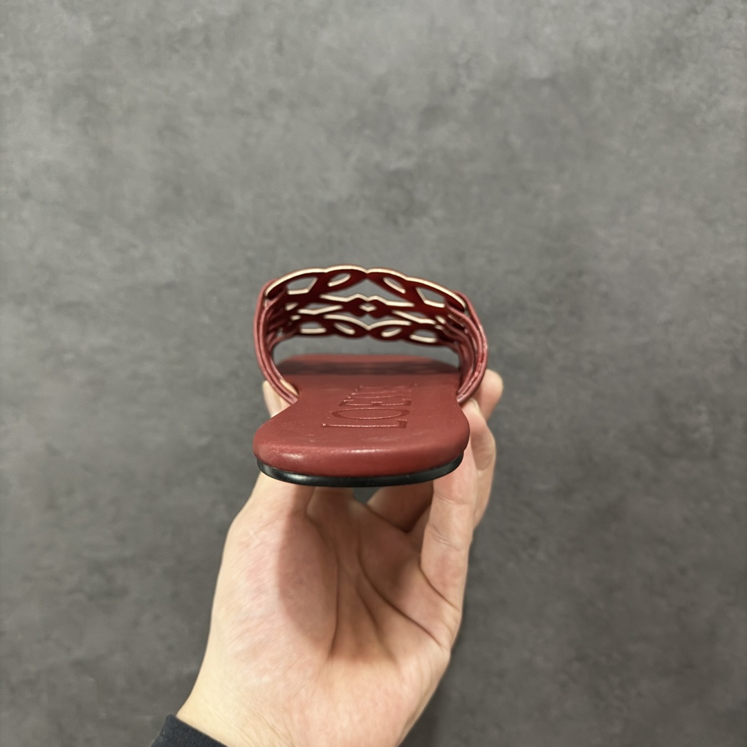 图片[4]-【广东纯原版】Loewe 罗意威〰️25ss Anagram夏日限定新款镂空平底拖鞋 设计感十足 原版定制真皮大底！手工编织工艺 自带松弛感的高级气质，适合搭配极简风、度假风或都市通勤装束 尺码：35-40-选品中心
