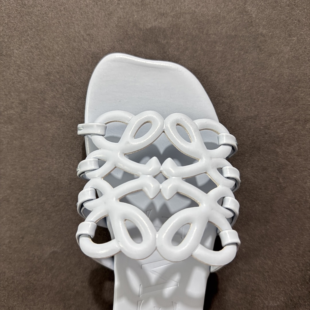 图片[8]-【广东纯原版】Loewe 罗意威〰️25ss Anagram夏日限定新款镂空平底拖鞋 设计感十足 原版定制真皮大底！手工编织工艺 自带松弛感的高级气质，适合搭配极简风、度假风或都市通勤装束 尺码：35-40-选品中心