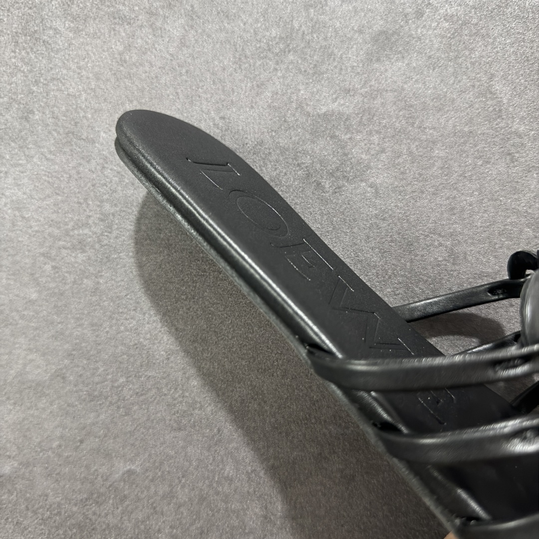 图片[6]-【广东纯原版】Loewe 罗意威〰️25ss Anagram夏日限定新款镂空平底拖鞋 设计感十足 原版定制真皮大底！手工编织工艺 自带松弛感的高级气质，适合搭配极简风、度假风或都市通勤装束 尺码：35-40-选品中心