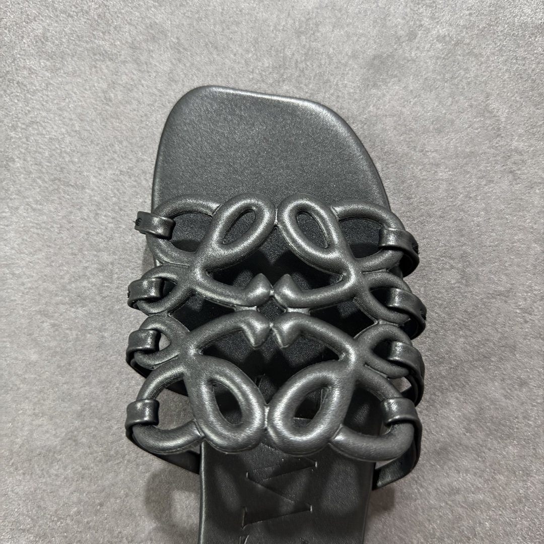 图片[8]-【广东纯原版】Loewe 罗意威〰️25ss Anagram夏日限定新款镂空平底拖鞋 设计感十足 原版定制真皮大底！手工编织工艺 自带松弛感的高级气质，适合搭配极简风、度假风或都市通勤装束 尺码：35-40-选品中心