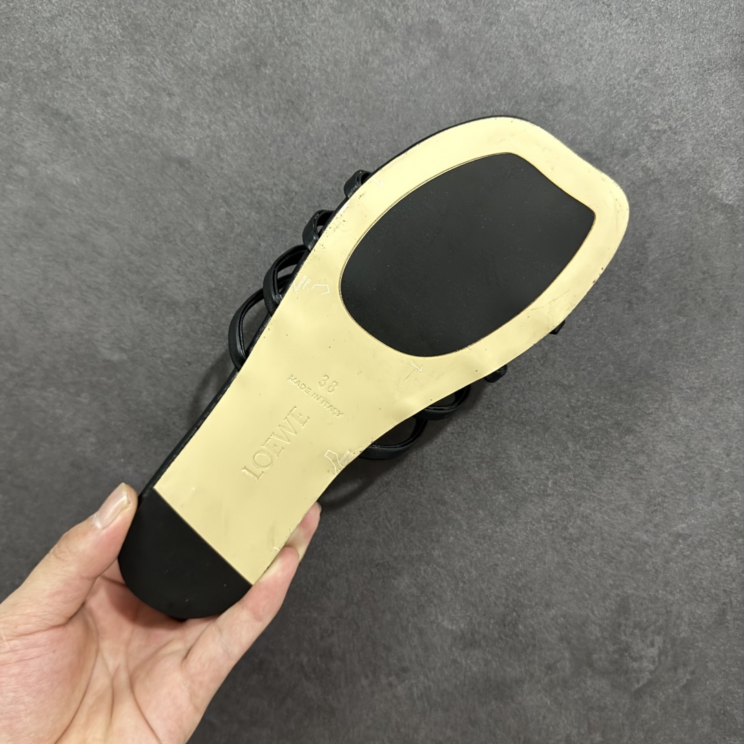 图片[9]-【广东纯原版】Loewe 罗意威〰️25ss Anagram夏日限定新款镂空平底拖鞋 设计感十足 原版定制真皮大底！手工编织工艺 自带松弛感的高级气质，适合搭配极简风、度假风或都市通勤装束 尺码：35-40-选品中心
