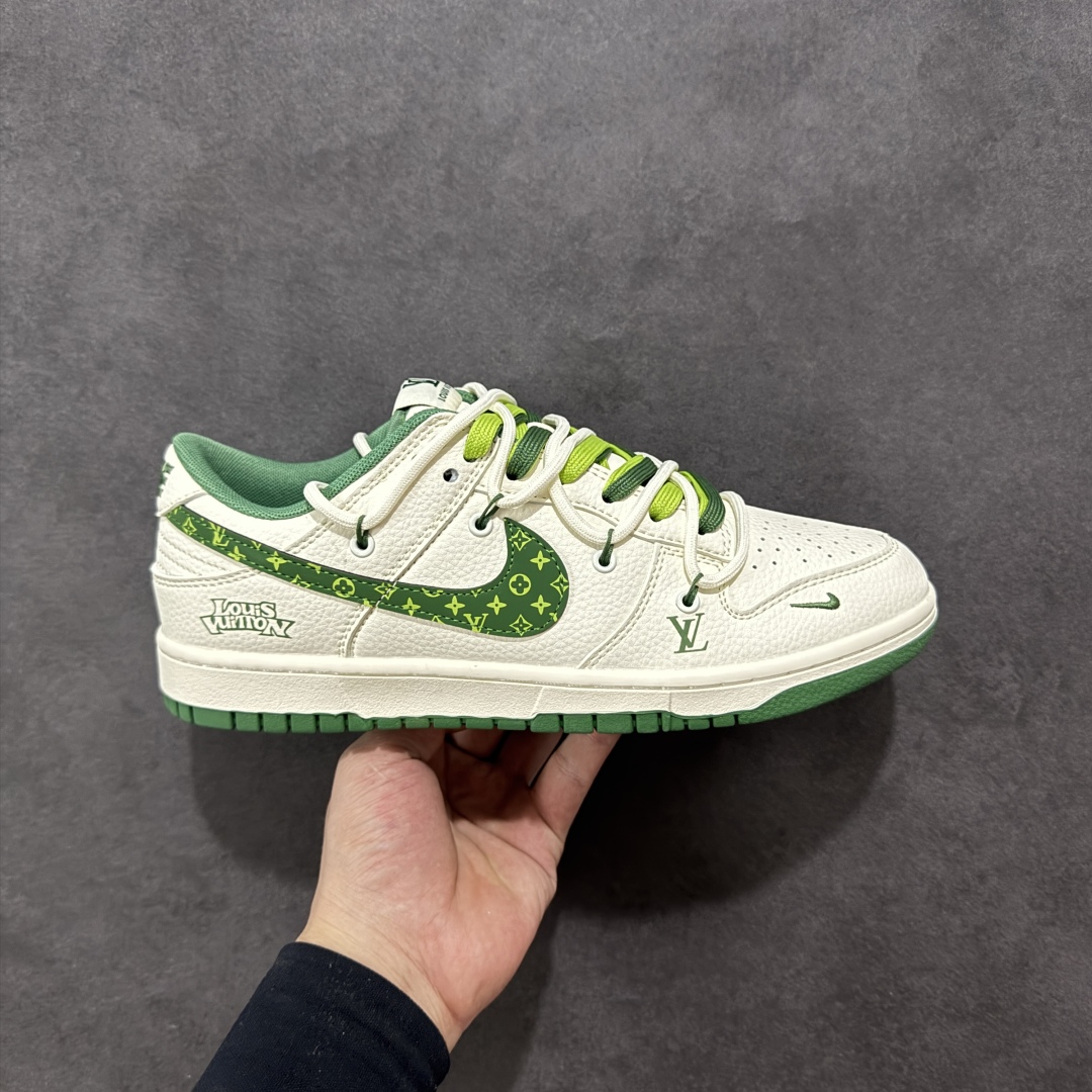  
【定制版】Nike SB Dunk Low LV联名 绑带花纹绿勾 周年高端定制 低帮休闲板鞋 DM