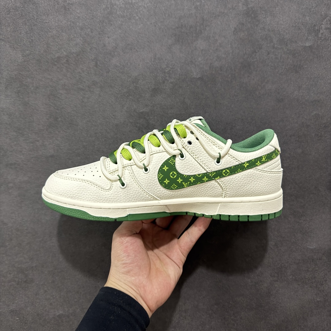  
【定制版】Nike SB Dunk Low LV联名 绑带花纹绿勾 周年高端定制 低帮休闲板鞋 DM