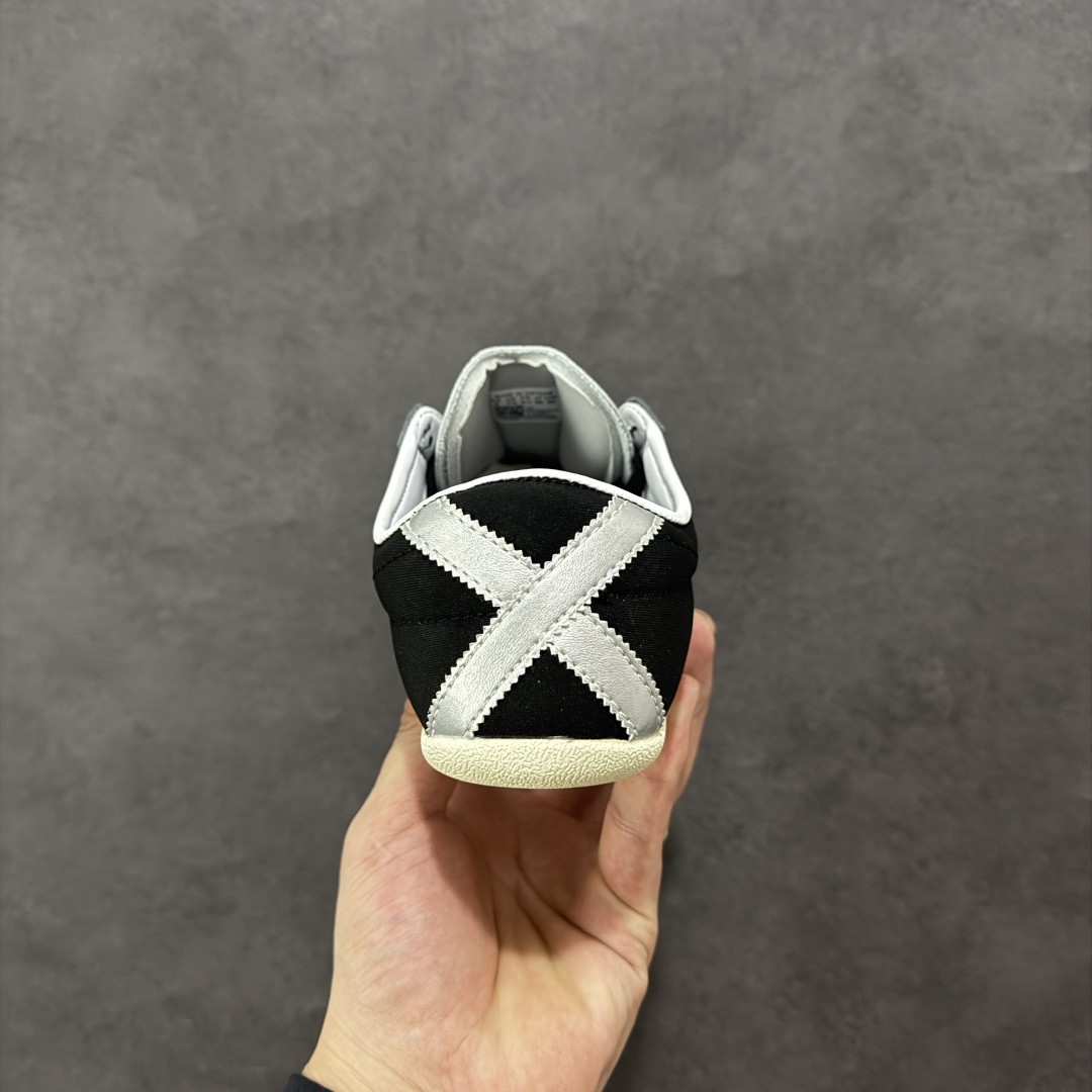 图片[4]-【公司级】Adidas Originals Tokyo 东京限定系列复古百搭薄底德训风低帮休闲运动T头鞋 ORIGINALS 挖掘复古运动基因，文 将经典与现代完美融合，推出薄底鞋系列，引起潮流趋势。此次COSTS带来的是ADIDAS ORIGINALS TOKYO系列黑白两款百搭配色，鞋款鞋面舒适贴合脚面， 同时采用柔软材质，穿着轻便舒适；中底缓震性能，鞋底有一定弹性，日常穿搭舒适且防滑。 货号：JQ3681 尺码：36 36.5 37.5 38 38.5 39 40 40.5 41 42 42.5 43 44 45-选品中心