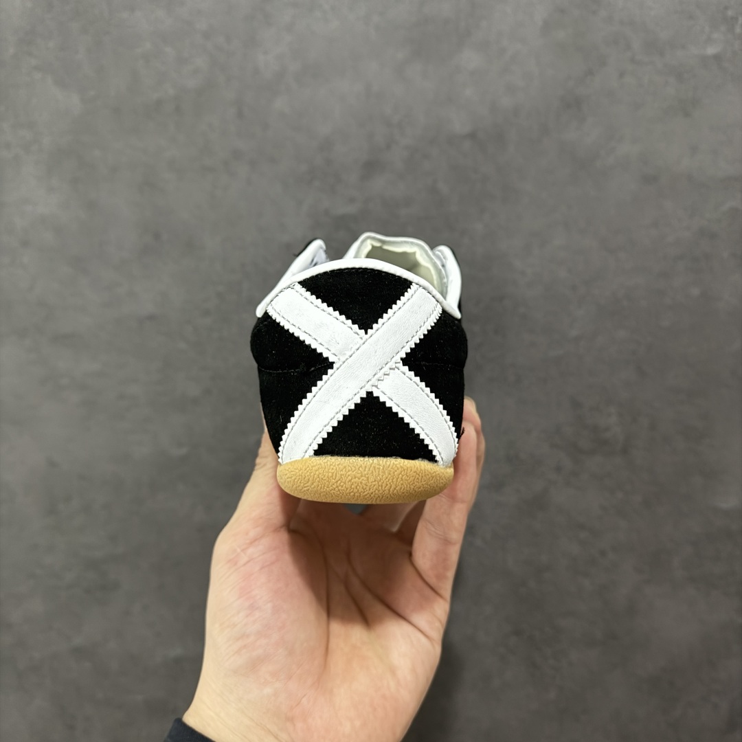 图片[4]-【公司级】Adidas Originals Tokyo 东京限定系列复古百搭薄底德训风低帮休闲运动T头鞋 ORIGINALS 挖掘复古运动基因，将经典与现代完美融合，推出薄底鞋系列，引起潮流趋势。此次COSTS带来的是ADIDAS ORIGINALS TOKYO系列黑白两款百搭配色，鞋款鞋面舒适贴合脚面， 同时采用柔软材质，穿着轻便舒适；中底缓震性能，鞋底有一定弹性，日常穿搭舒适且防滑。 货号：JQ3681 尺码：36 36.5 37.5 38 38.5 39 40 40.5 41 42 42.5 43 44 45-选品中心