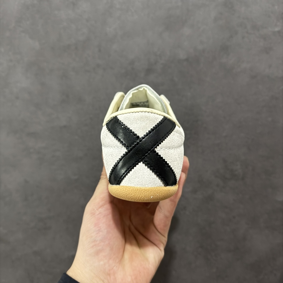 图片[4]-【公司级】Adidas Originals Tokyo 东京限定系列复古百搭薄底德训风低帮休闲运动T头鞋 ORIGINALS 挖掘复古运动基因，将经典与现代完美融合，推出薄底鞋系列，引起潮流趋势。此次COSTS带来的是ADIDAS ORIGINALS TOKYO系列黑白两款百搭配色，鞋款鞋面舒适贴合脚面， 同时采用柔软材质，穿着轻便舒适；中底缓震性能，鞋底有一定弹性，日常穿搭舒适且防滑。 货号：JI0182 尺码：36 36.5 37.5 38 38.5 39 40 40.5 41 42 42.5 43 44 45-选品中心