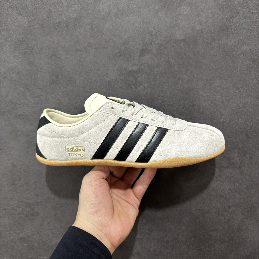 【公司级】Adidas Originals Tokyo 东京限定系列复古百搭薄底德训风低帮休闲运动T头鞋 ORIGINALS 挖掘复古运动基因，将经典与现代完美融合，推出薄底鞋系列，引起潮流趋势。此次COSTS带来的是ADIDAS ORIGINALS TOKYO系列黑白两款百搭配色，鞋款鞋面舒适贴合脚面， 同时采用柔软材质，穿着轻便舒适；中底缓震性能，鞋底有一定弹性，日常穿搭舒适且防滑。 货号：JI0182 尺码：36 36.5 37.5 38 38.5 39 40 40.5 41 42 42.5 43 44 45-选品中心