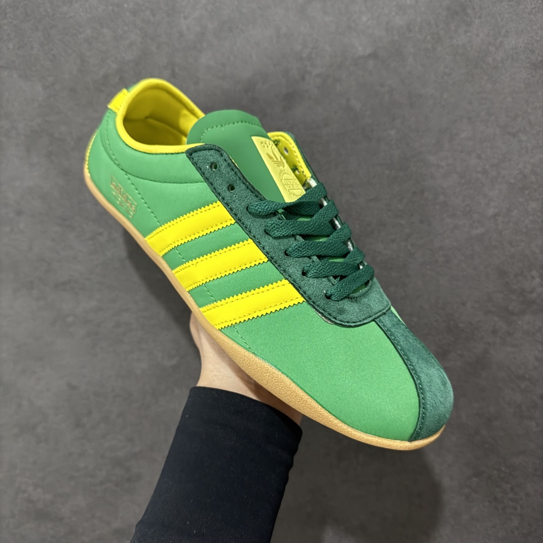 图片[3]-【公司级】Adidas Originals Tokyo 东京限定系列复古百搭薄底德训风低帮休闲运动T头鞋 ORIGINALS 挖掘复古运动基因，将经典与现代完美融合，推出薄底鞋系列，引起潮流趋势。此次COSTS带来的是ADIDAS ORIGINALS TOKYO系列黑白两款百搭配色，鞋款鞋面舒适贴合脚面， 同时采用柔软材质，穿着轻便舒适；中底缓震性能，鞋底有一定弹性，日常穿搭舒适且防滑。 货号：JI3298 尺码：36 36.5 37.5 38 38.5 39 40 40.5 41 42 42.5 43 44 45-选品中心