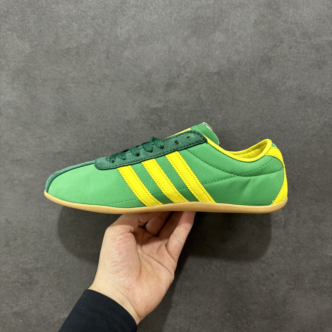 图片[2]-【公司级】Adidas Originals Tokyo 东京限定系列复古百搭薄底德训风低帮休闲运动T头鞋 ORIGINALS 挖掘复古运动基因，将经典与现代完美融合，推出薄底鞋系列，引起潮流趋势。此次COSTS带来的是ADIDAS ORIGINALS TOKYO系列黑白两款百搭配色，鞋款鞋面舒适贴合脚面， 同时采用柔软材质，穿着轻便舒适；中底缓震性能，鞋底有一定弹性，日常穿搭舒适且防滑。 货号：JI3298 尺码：36 36.5 37.5 38 38.5 39 40 40.5 41 42 42.5 43 44 45-选品中心