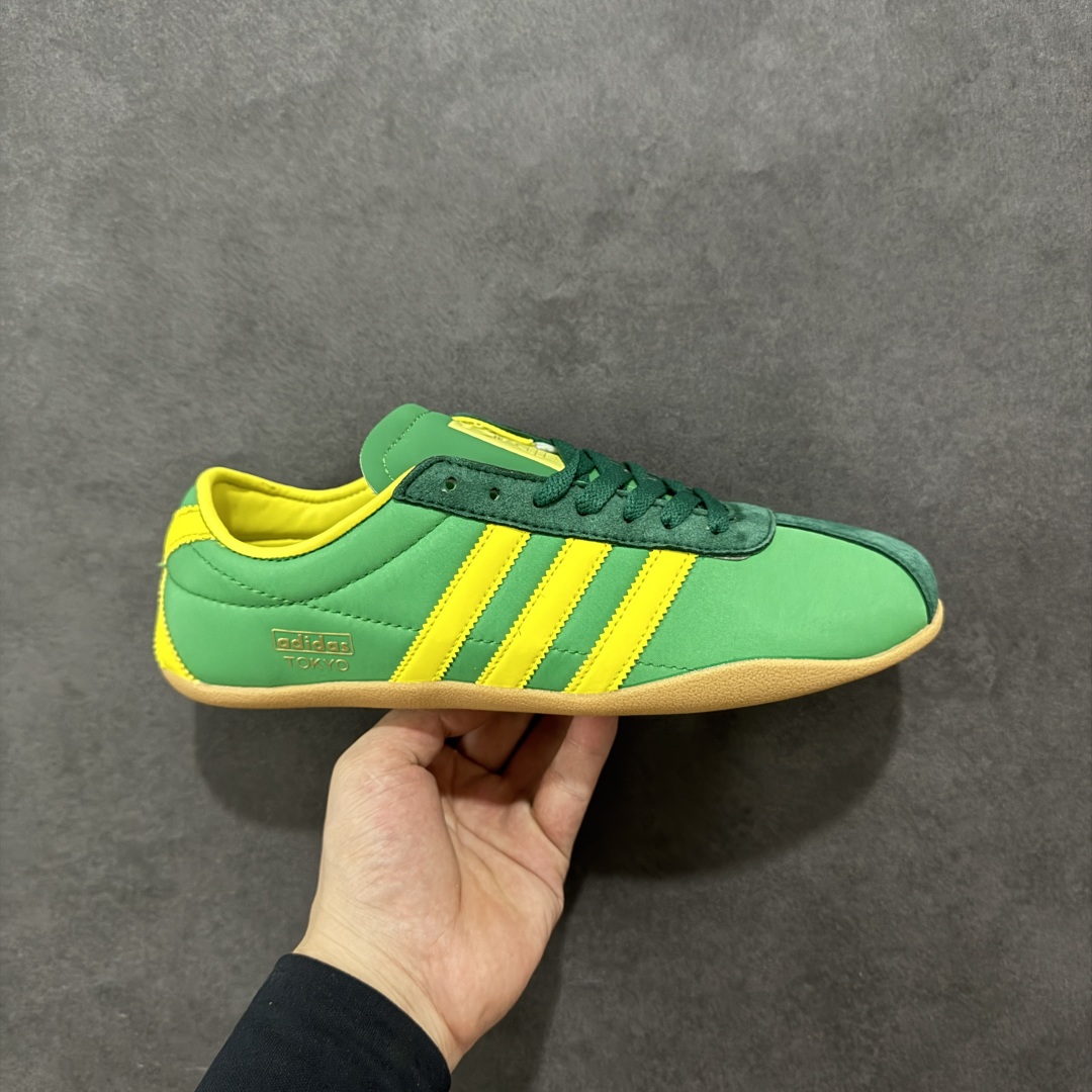 【公司级】Adidas Originals Tokyo 东京限定系列复古百搭薄底德训风低帮休闲运动T头鞋 ORIGINALS 挖掘复古运动基因,将经典与现代完美融合,推出薄底鞋系列,引起潮流趋势。此次COSTS带来的是ADIDAS ORIGINALS TOKYO系列黑白两款百搭配色,鞋款鞋面舒适贴合脚面, 同时采用柔软材质,穿着轻便舒适;中底缓震性能,鞋底有一定弹性,日常穿搭舒适且防滑。 货号:JI3298 尺码:36 36.5 37.5 38 38.5 39 40 40.5 41 42 42.5 43 44 45-选品中心