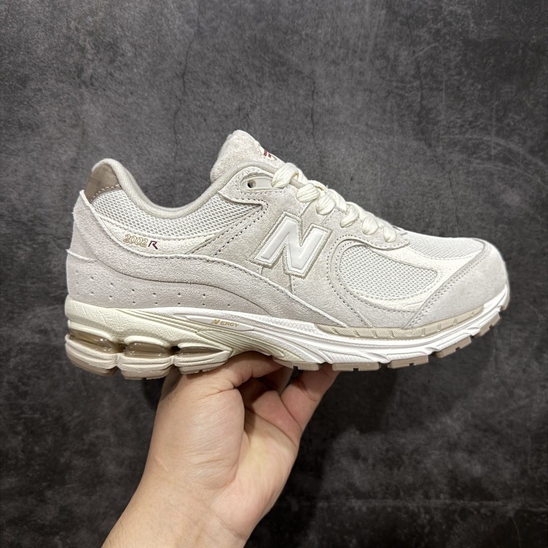 【纯原c版】NB New Balance M2002R 新百伦M2002RHX 浅灰色 全新版本出货 新配色陆续开发出货 品质很好 价格实惠 全套原楦原纸板原厂数据开发 原厂网纱 原装进口皮料 正确绒感卡色 正确中底拉帮中底网布细节 一比一手工擦旧效果 冲裁组合 匠心打造 耗时两个月开发完成 工艺极其复杂难度可想而知 新开独立私模大底 全网唯一正确做旧组合大底 高端零售专供产物 尺码:36 37 37.5 38 38.5 39.5 40 40.5 41.5 42 42.5 43 44 44.5 45 45.5 46.5-选品中心