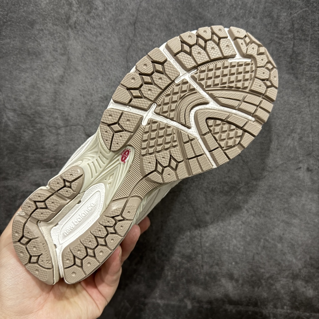 图片[9]-【纯原c版】NB New Balance M2002R 新百伦M2002RHX 浅灰色 全新版本出货 新配色陆续开发出货 品质很好 价格实惠 全套原楦原纸板原厂数据开发 原厂网纱 原装进口皮料 正确绒感卡色 正确中底拉帮中底网布细节 一比一手工擦旧效果 冲裁组合 匠心打造 耗时两个月开发完成 工艺极其复杂难度可想而知 新开独立私模大底 全网唯一正确做旧组合大底 高端零售专供产物 尺码：36 37 37.5 38 38.5 39.5 40 40.5 41.5 42 42.5 43 44 44.5 45 45.5 46.5-选品中心