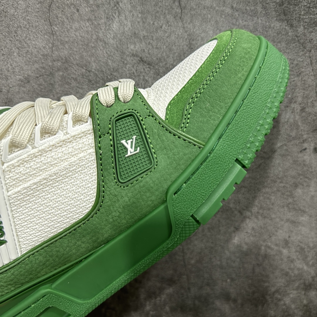 图片[6]-【HS纯原礼盒版】 LV Trainer系列高奢运动鞋 白绿拼色 新款芯片顶级 潮人必备单品 同步ZP官网空胶工艺 鞋舌、挂饰均镶嵌NFC芯片感应装置 正确胶片断点式设计 中底正确还原原版油印字母比例 1：1原楦格板、楦头、刀磨全新升级！ 独家订制顶级压纹麂皮 原版开模TPU大底 质感原版一致 垫脚聚米微料加透气英伦网布 披靡市场任何版本！细节完美呈现！ 代购指定版本 全新升级最新双盒包装 扫码秒进官网！ 全套包装配件同比原版 尺码： 39-45-选品中心