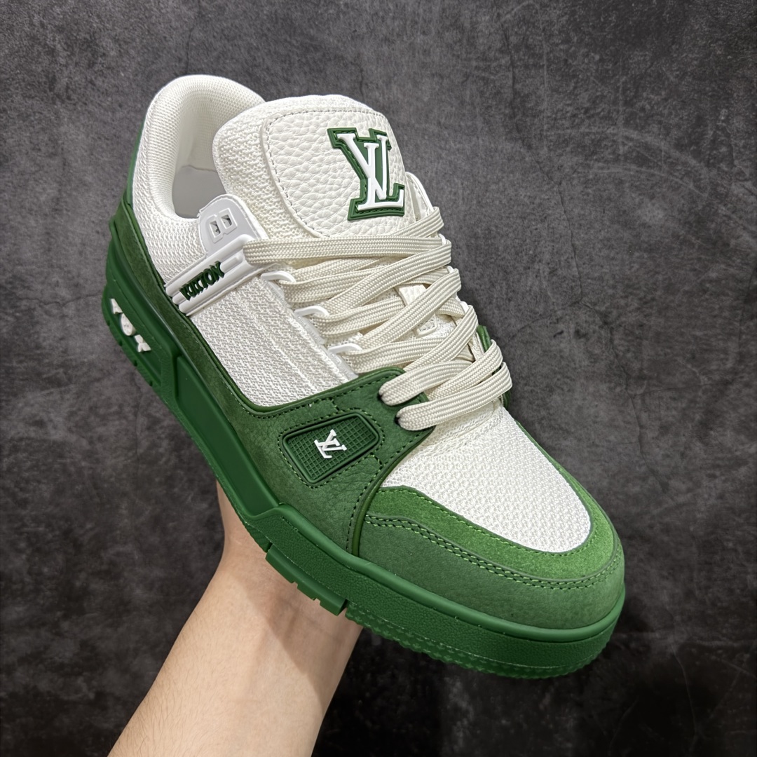图片[3]-【HS纯原礼盒版】 LV Trainer系列高奢运动鞋 白绿拼色 新款芯片顶级 潮人必备单品 同步ZP官网空胶工艺 鞋舌、挂饰均镶嵌NFC芯片感应装置 正确胶片断点式设计 中底正确还原原版油印字母比例 1：1原楦格板、楦头、刀磨全新升级！ 独家订制顶级压纹麂皮 原版开模TPU大底 质感原版一致 垫脚聚米微料加透气英伦网布 披靡市场任何版本！细节完美呈现！ 代购指定版本 全新升级最新双盒包装 扫码秒进官网！ 全套包装配件同比原版 尺码： 39-45-选品中心