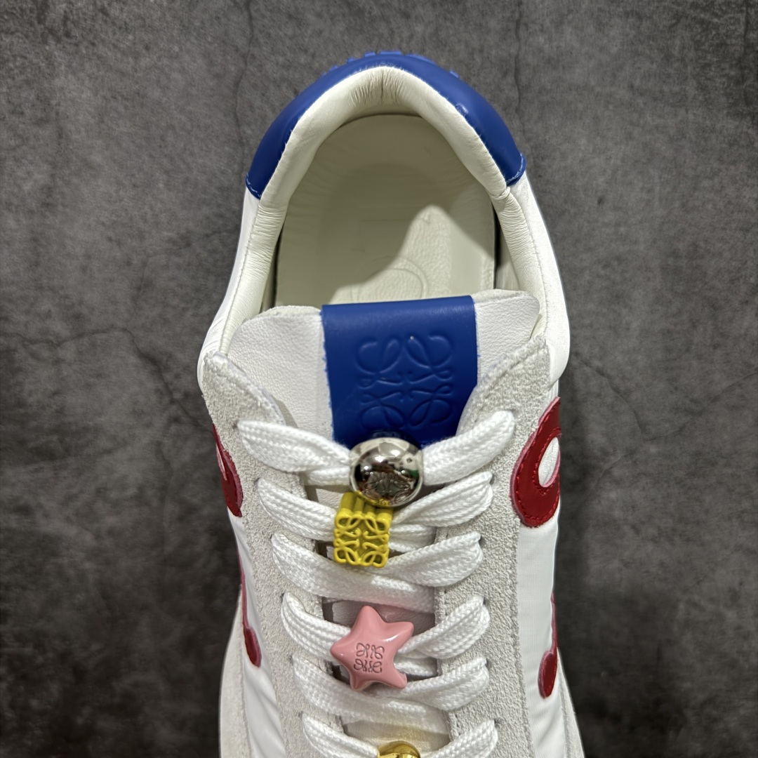 图片[8]-【X1顶级版本】任意细节不惧对比 外贸出口订单 广东原厂 罗意威LOEWE 2025 | Ballet Runner2.0 新款芭蕾舞鞋 超级棒 不对称鞋头造型，作为LOEWE的标志性设计 超柔软，轻便且灵活的鞋底，新的波浪纹理橡胶外底，延伸至鞋头，升级的柔软皮革内衬和鞋床，提供最大舒适感，后跟有3D注塑橡胶徽标，真皮和皮料混搭彰显复古风格 内增高拼色德训鞋 阿甘鞋 小白鞋 拼色拼接鞋面 非常高级隐藏式小内增高 脚后跟设计新颖 柔软舒适 会被评为年度最舒适的暴走鞋 如履平地 原版细节 鞋面由进口麂皮 牛皮 原版布拼接 牛皮垫脚 原版定制磨具组合大底 原盒包装 内娱明星杨幂等众多同款上脚 小红书 一系列素材图 极具爆款。 尺码 35 36 37 38 39 40 41 42 43 44 45-选品中心