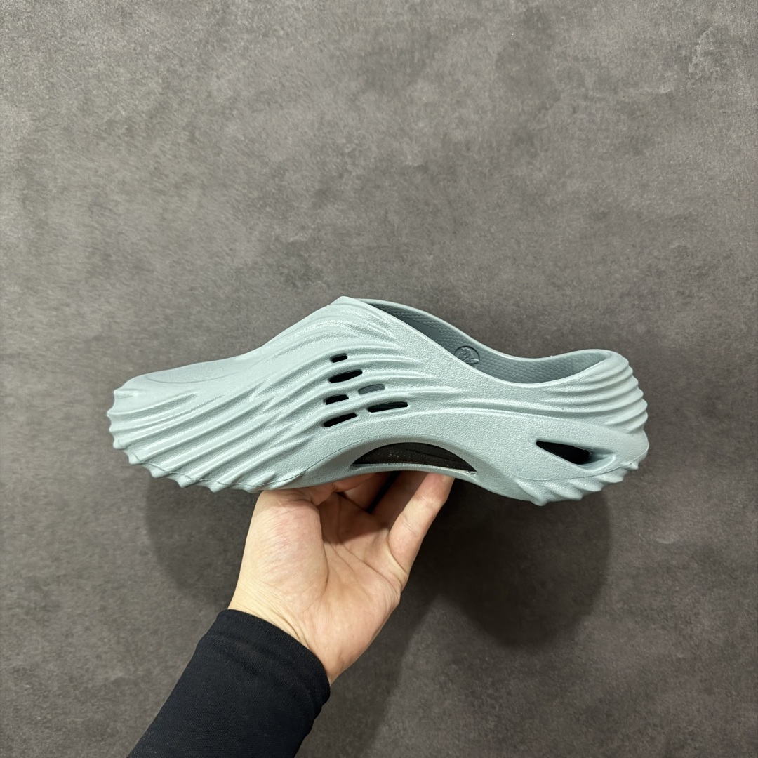 图片[2]-【莞产原厂 】Crocs卡骆驰 休闲系列EVA时尚舒适 洞洞鞋 旋风波波 经夏季两用沙滩洞洞鞋 凉鞋拖鞋 透明防水袋包装 注意配件需单独购买 超轻Croslite专利材料打造 鞋面更加耐用易清洗 同步官方尺码：M7（39-40）M8（41-42）M9（42-43）M10（43-44）M11（45-46）标准码-选品中心