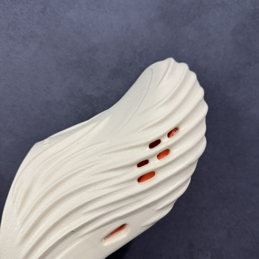 图片[5]-【莞产原厂 】Crocs卡骆驰 休闲系列EVA时尚舒适 洞洞鞋 旋风波波 经夏季两用沙滩洞洞鞋 凉鞋拖鞋 透明防水袋包装 注意配件需单独购买 超轻Croslite专利材料打造 鞋面更加耐用易清洗 同步官方尺码：M7（39-40）M8（41-42）M9（42-43）M10（43-44）M11（45-46）标准码-选品中心