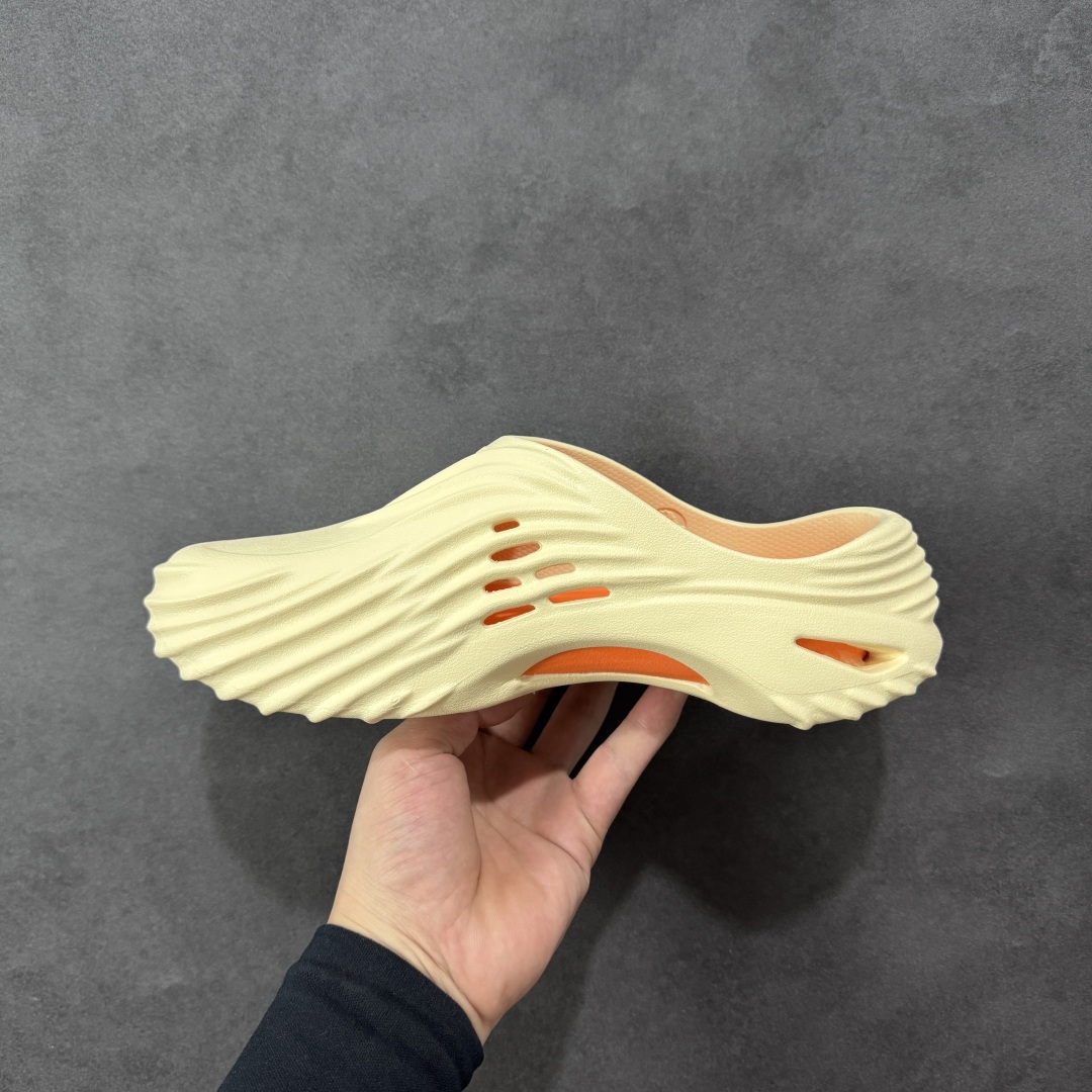 图片[2]-【莞产原厂 】Crocs卡骆驰 休闲系列EVA时尚舒适 洞洞鞋 旋风波波 经夏季两用沙滩洞洞鞋 凉鞋拖鞋 透明防水袋包装 注意配件需单独购买 超轻Croslite专利材料打造 鞋面更加耐用易清洗 同步官方尺码：M7（39-40）M8（41-42）M9（42-43）M10（43-44）M11（45-46）标准码-选品中心