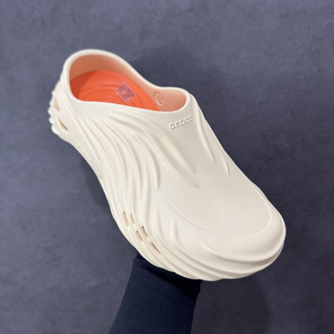 图片[3]-【莞产原厂 】Crocs卡骆驰 休闲系列EVA时尚舒适 洞洞鞋 旋风波波 经夏季两用沙滩洞洞鞋 凉鞋拖鞋 透明防水袋包装 注意配件需单独购买 超轻Croslite专利材料打造 鞋面更加耐用易清洗 同步官方尺码：M7（39-40）M8（41-42）M9（42-43）M10（43-44）M11（45-46）标准码-选品中心