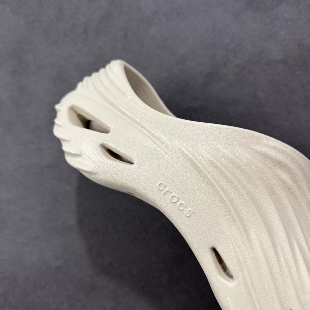 图片[6]-【莞产原厂 】Crocs卡骆驰 休闲系列EVA时尚舒适 洞洞鞋 旋风波波 经夏季两用沙滩洞洞鞋 凉鞋拖鞋 透明防水袋包装 注意配件需单独购买 超轻Croslite专利材料打造 鞋面更加耐用易清洗 同步官方尺码：M7（39-40）M8（41-42）M9（42-43）M10（43-44）M11（45-46）标准码-选品中心
