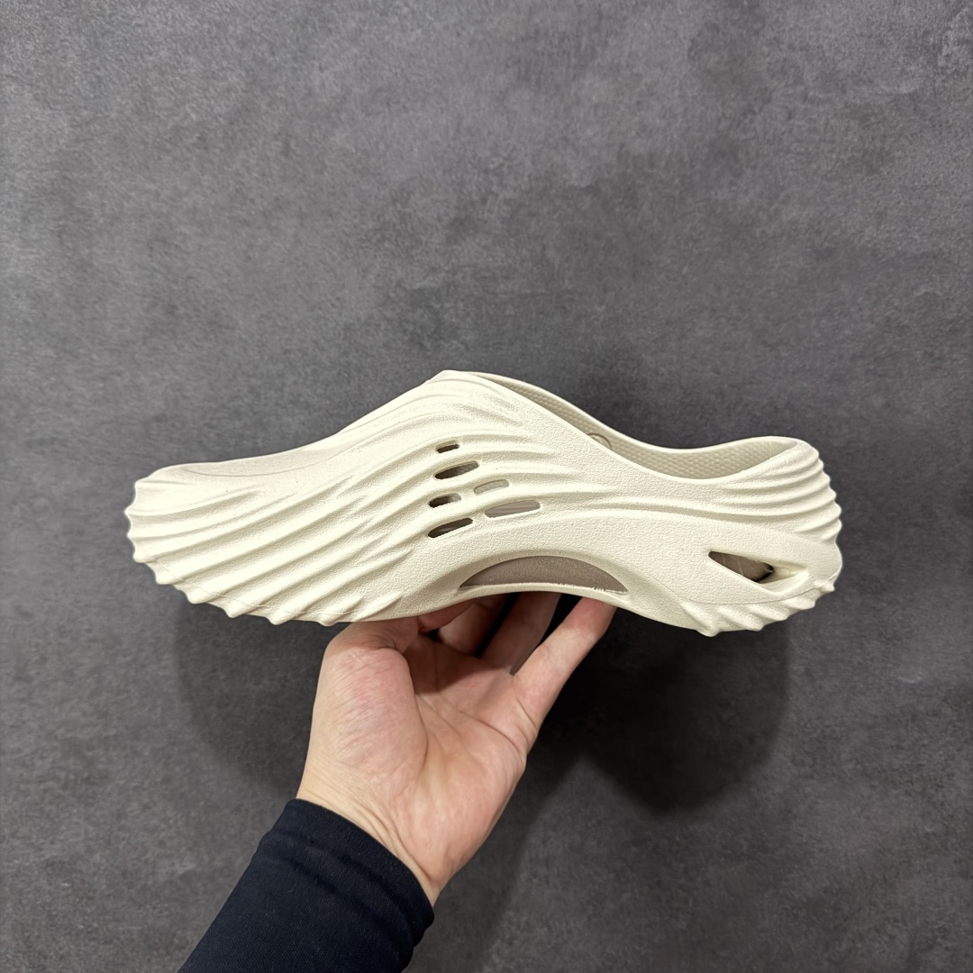 图片[2]-【莞产原厂 】Crocs卡骆驰 休闲系列EVA时尚舒适 洞洞鞋 旋风波波 经夏季两用沙滩洞洞鞋 凉鞋拖鞋 透明防水袋包装 注意配件需单独购买 超轻Croslite专利材料打造 鞋面更加耐用易清洗 同步官方尺码：M7（39-40）M8（41-42）M9（42-43）M10（43-44）M11（45-46）标准码-选品中心