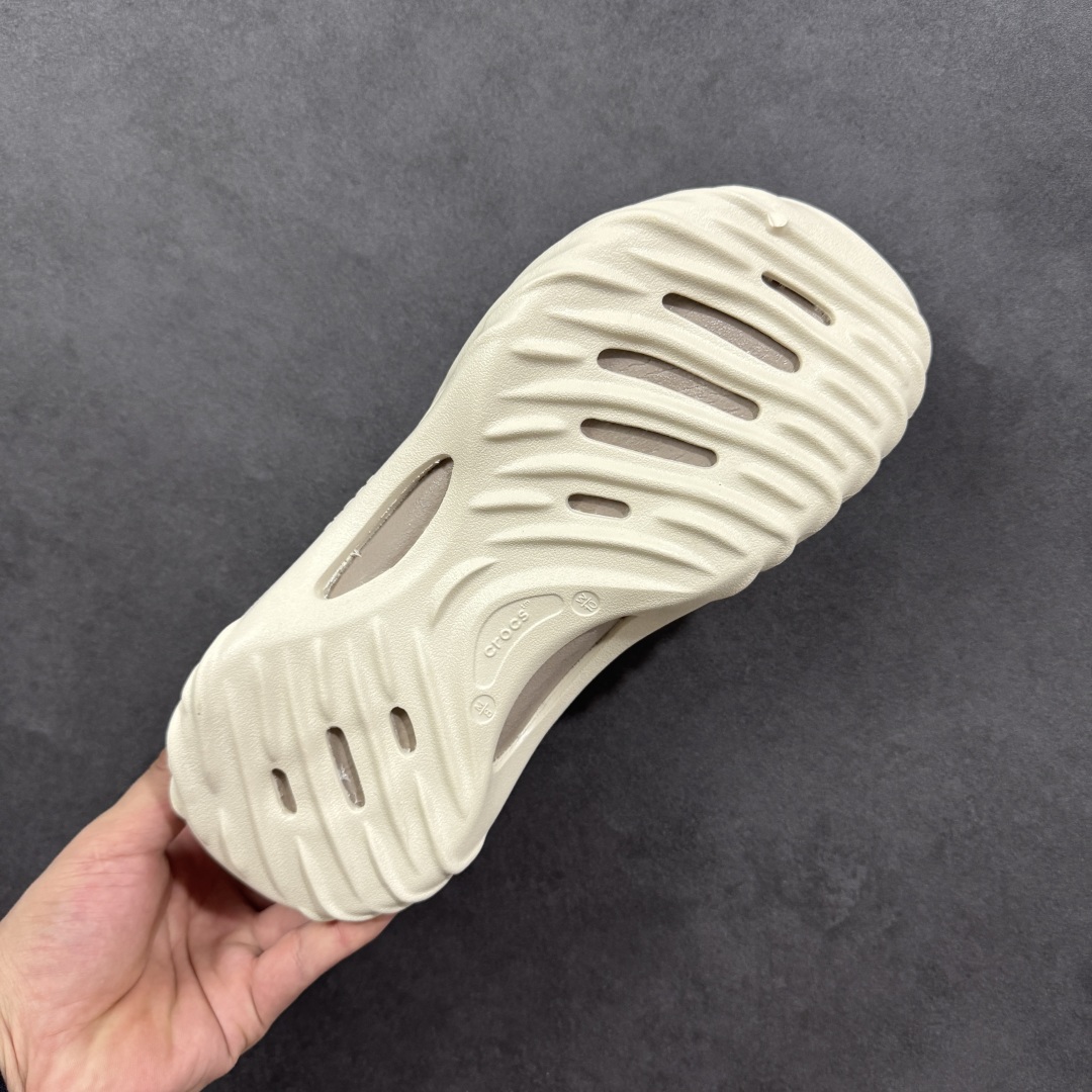 图片[9]-【莞产原厂 】Crocs卡骆驰 休闲系列EVA时尚舒适 洞洞鞋 旋风波波 经夏季两用沙滩洞洞鞋 凉鞋拖鞋 透明防水袋包装 注意配件需单独购买 超轻Croslite专利材料打造 鞋面更加耐用易清洗 同步官方尺码：M7（39-40）M8（41-42）M9（42-43）M10（43-44）M11（45-46）标准码-选品中心