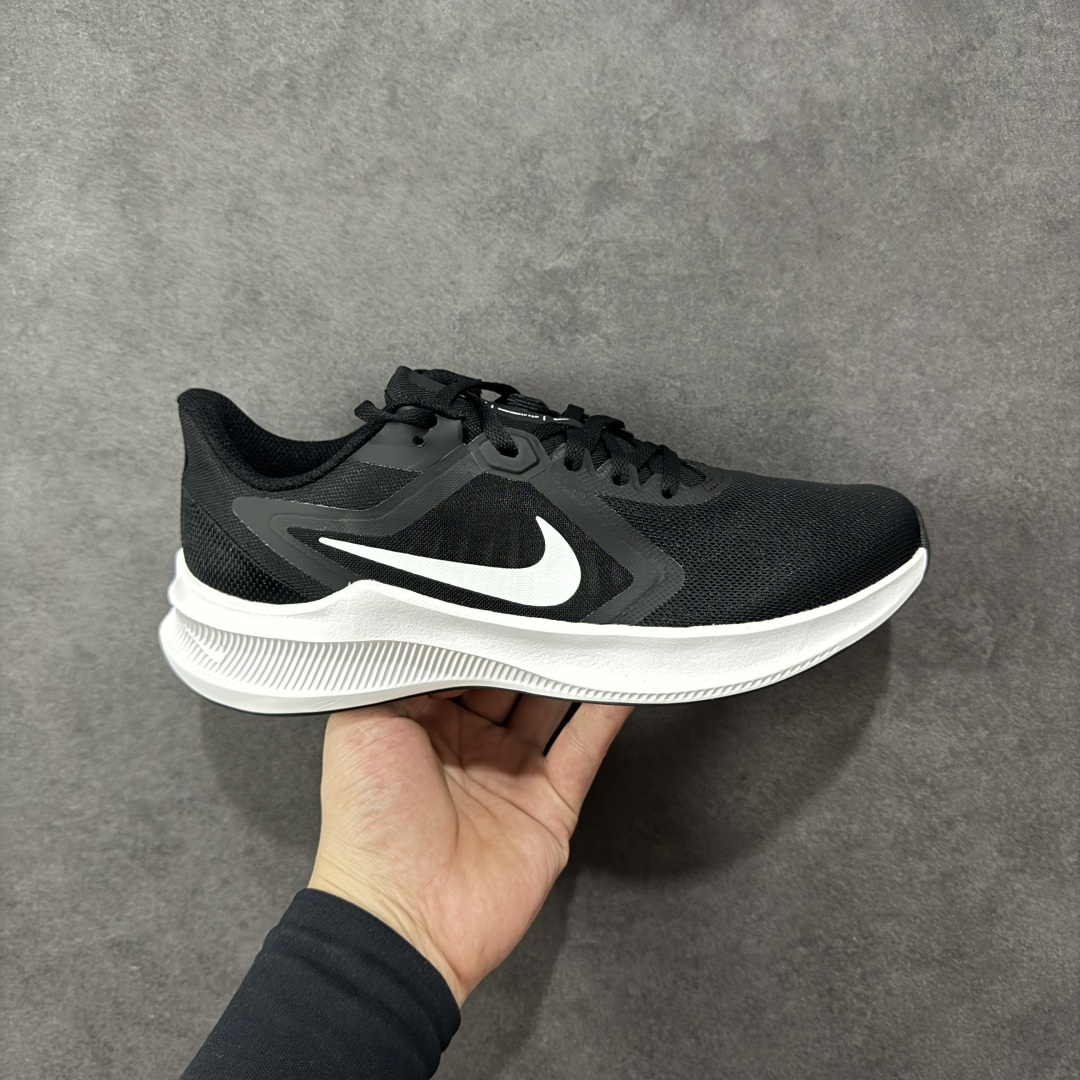 【公司级】耐克Nike Zoom WINFLO V10 3M 代轻质透气休闲运动跑步鞋。采用了后掌气垫(Air-Zoom)的设计,升级中底为Cushlon ST,材质上更显得轻盈透气,耐磨性提高同时也使运动鞋在穿着的时候灵活度也得以提升。 货号:C19981-004 尺码:39-46带半码-选品中心