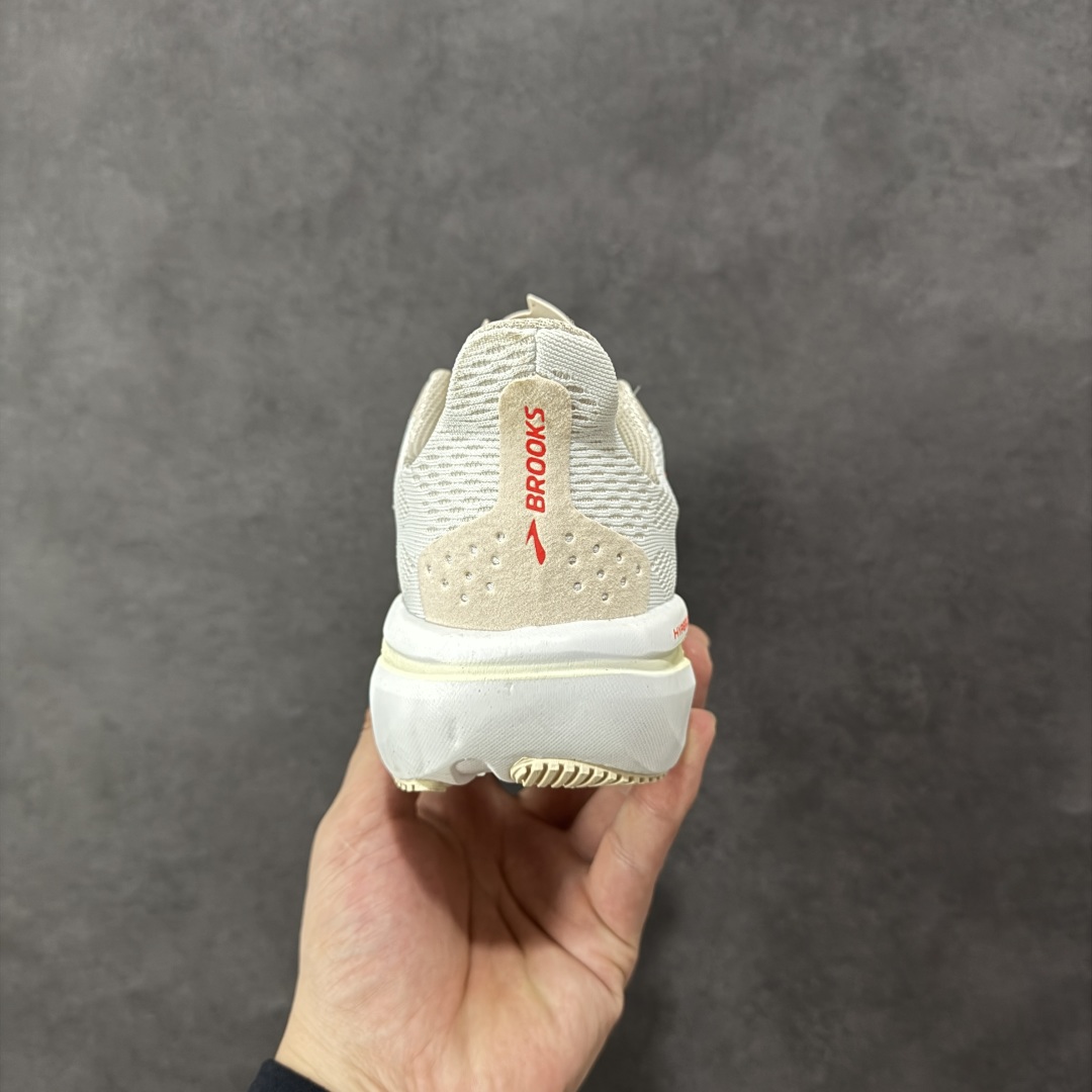 图片[4]-【公司级】外贸专供Brooks 布鲁克斯 Hyperion 2 黄灰 超弹轻盈跑步鞋 实拍首发 低帮透气缓震支撑休闲运动慢跑鞋 采用改进工程空气网眼组合热熔工艺 鞋面材质搭载DNA LOFT V2密度泡棉缓震系统 中底外置防滑耐磨橡胶底片 货号： 1204211B173 尺码：36-45（带半码）-选品中心