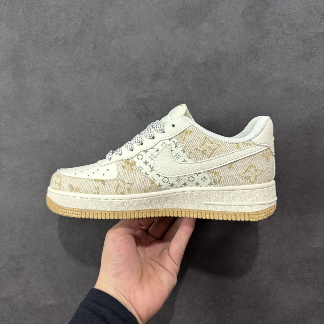图片[2]-【定制版】海外限量发售！公司级NIke Air Force 1 \’07 Low “LV联名”空军一号 低帮 运动鞋 休闲鞋 折边针车 工艺难度大 原楦头原纸板 原装鞋盒 定制五金配件 内置全掌气垫 原厂鞋底 货号：YX5066-330 尺码：36 36.5 37.5 38 38.5 39 40 40.5 41 42 42.5 43 44 44.5 45-选品中心