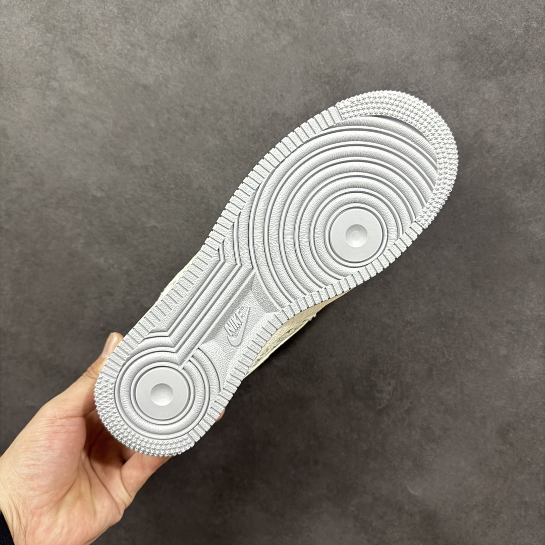 图片[9]-【定制版】海外限量发售！公司级NIke Air Force 1 \’07 Low “LV联名”空军一号 低帮 运动鞋 休闲鞋 折边针车 工艺难度大 原楦头原纸板 原装鞋盒 定制五金配件 内置全掌气垫 原厂鞋底 货号：YX5066-331 尺码：36 36.5 37.5 38 38.5 39 40 40.5 41 42 42.5 43 44 44.5 45-选品中心