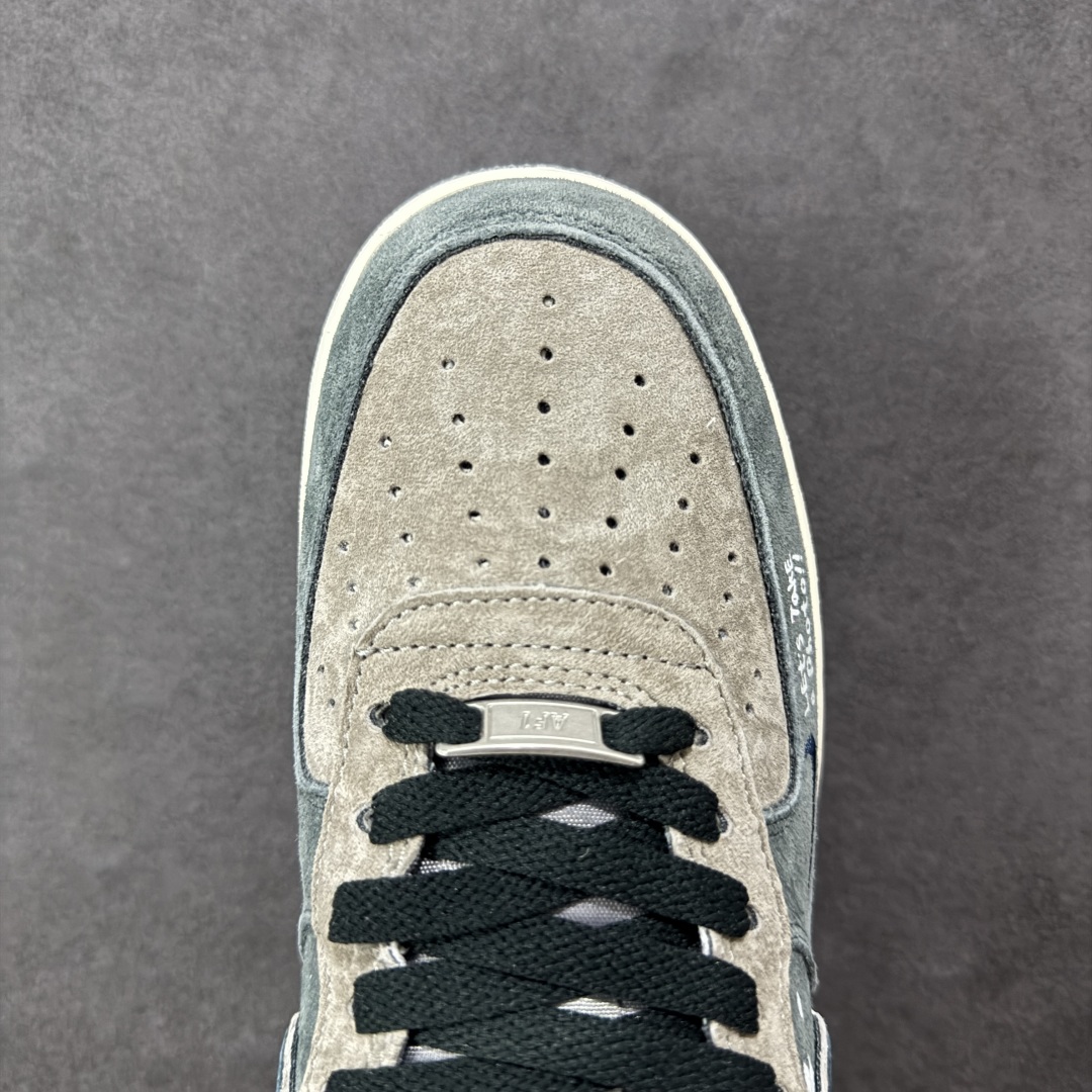 图片[8]-【定制版】Nike Air Force 1\’07 Low \”Grey faced Prince\” 灰脸王子 空军一号低帮休闲板鞋 YD2452-808  #《灰王子》是英国作家芭贝·柯尔创作的儿童绘本 ，获1988年凯特·格林纳威大奖提名奖，适合3岁以上儿童阅读。故事的主角灰王子瘦瘦矮矮、头发乱蓬蓬、满脸小痘痘，与他强壮结实、毛发浓密的三个哥哥形成鲜明对比  尺码：36 36.5 37.5 38 38.5 39 40 40.5 41 42 42.5 43 44 44.5 45-选品中心