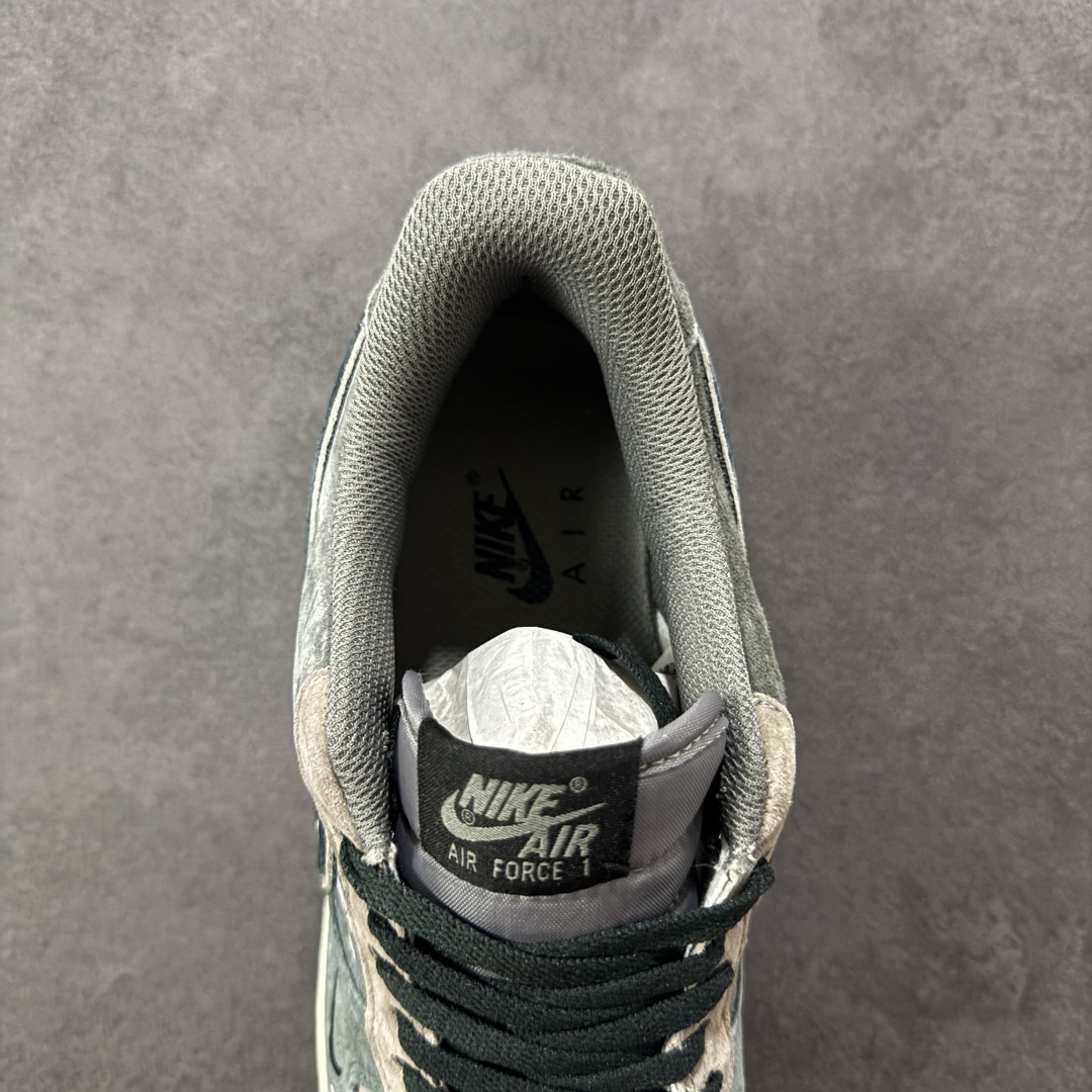 图片[7]-【定制版】Nike Air Force 1\’07 Low \”Grey faced Prince\” 灰脸王子 空军一号低帮休闲板鞋 YD2452-808  #《灰王子》是英国作家芭贝·柯尔创作的儿童绘本 ，获1988年凯特·格林纳威大奖提名奖，适合3岁以上儿童阅读。故事的主角灰王子瘦瘦矮矮、头发乱蓬蓬、满脸小痘痘，与他强壮结实、毛发浓密的三个哥哥形成鲜明对比  尺码：36 36.5 37.5 38 38.5 39 40 40.5 41 42 42.5 43 44 44.5 45-选品中心