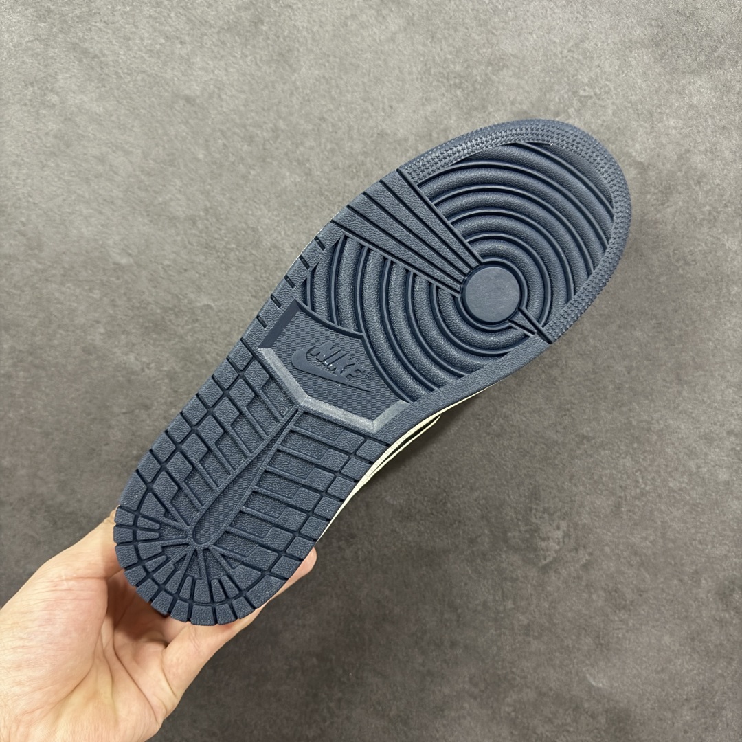 图片[9]-【定制版】Travis Scott x Fragment Design x Air Jordan 1 Low OG SP AJ1 乔1 联名款 低帮文化休闲板鞋 DF1845-533  #多方联名合作融合了Travis Scott 独特的音乐风格，藤原浩个性的设计风格以及Jordan品牌的经典元素 使其成为一双具有独特身份和价值的鞋子 清新而立体的外观加上联名标识更突出了其独特身份 这种配色方案显示出活力和时尚感 在视觉上引人注目 鞋身的质感和细腻的细节处理使其显得高端而格调十足 这款“倒钩”联名是设计与创意完美结合 融合多方的个性风格是一款备受瞩目的潮流鞋款  尺码：36 36.5 37.5 38 38.5 39 40 40.5 41 42 42.5 43 44 44.5 45-选品中心