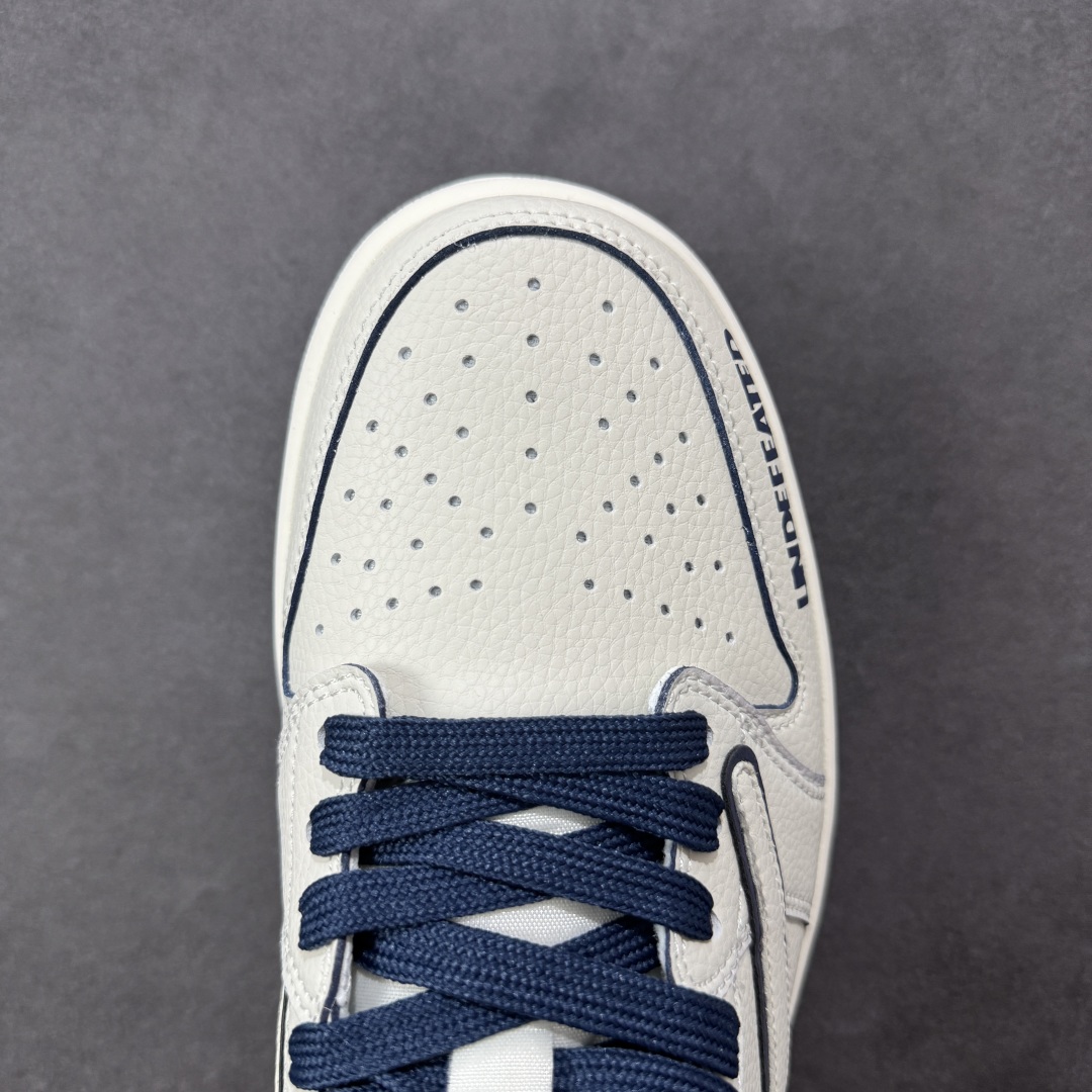 图片[8]-【定制版】Travis Scott x Fragment Design x Air Jordan 1 Low OG SP AJ1 乔1 联名款 低帮文化休闲板鞋 DF1845-533  #多方联名合作融合了Travis Scott 独特的音乐风格，藤原浩个性的设计风格以及Jordan品牌的经典元素 使其成为一双具有独特身份和价值的鞋子 清新而立体的外观加上联名标识更突出了其独特身份 这种配色方案显示出活力和时尚感 在视觉上引人注目 鞋身的质感和细腻的细节处理使其显得高端而格调十足 这款“倒钩”联名是设计与创意完美结合 融合多方的个性风格是一款备受瞩目的潮流鞋款  尺码：36 36.5 37.5 38 38.5 39 40 40.5 41 42 42.5 43 44 44.5 45-选品中心