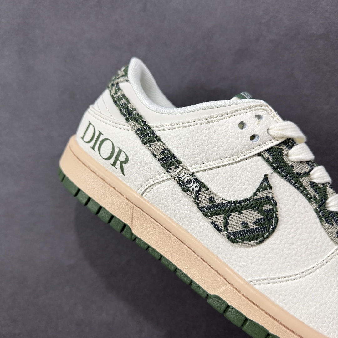 图片[6]-【定制版】Nike SB Dunk Low Dior联名 迷彩绿勾 周年高端定制 低帮休闲板鞋 FC1688-226  #定制鞋盒 大厂纯原品质出货 超高清洁度 皮料切割干净无任何毛边 细节完美   尺码：36 36.5 37.5 38 38.5 39 40 40.5 41 42 42.5 43 44 44.5 45-选品中心