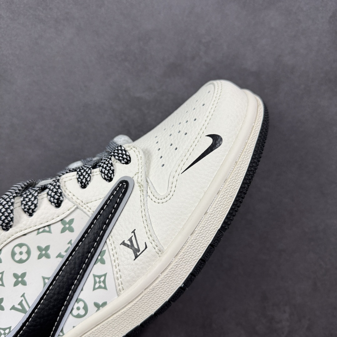 图片[5]-【定制版】Travis Scott x Fragment Design x Air Jordan 1 Low OG SP AJ1 乔1 三方联名 金属黑勾 低帮文化休闲板鞋 YX5066-335  #多方联名合作融合了Travis Scott 独特的音乐风格，藤原浩个性的设计风格以及Jordan品牌的经典元素 使其成为一双具有独特身份和价值的鞋子 清新而立体的外观加上联名标识更突出了其独特身份 这种配色方案显示出活力和时尚感 在视觉上引人注目 鞋身的质感和细腻的细节处理使其显得高端而格调十足 这款“倒钩”联名是设计与创意完美结合 融合多方的个性风格是一款备受瞩目的潮流鞋款  尺码：36 36.5 37.5 38 38.5 39 40 40.5 41 42 42.5 43 44 44.5 45-选品中心