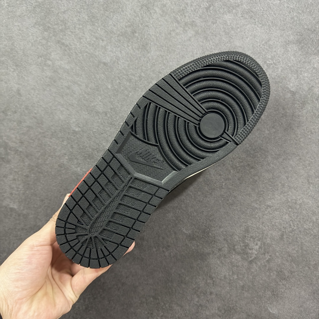 图片[9]-【定制版】Travis Scott x Fragment Design x Air Jordan 1 Low OG SP AJ1 乔1 三方联名 金属黑勾 低帮文化休闲板鞋 YX5066-335  #多方联名合作融合了Travis Scott 独特的音乐风格，藤原浩个性的设计风格以及Jordan品牌的经典元素 使其成为一双具有独特身份和价值的鞋子 清新而立体的外观加上联名标识更突出了其独特身份 这种配色方案显示出活力和时尚感 在视觉上引人注目 鞋身的质感和细腻的细节处理使其显得高端而格调十足 这款“倒钩”联名是设计与创意完美结合 融合多方的个性风格是一款备受瞩目的潮流鞋款  尺码：36 36.5 37.5 38 38.5 39 40 40.5 41 42 42.5 43 44 44.5 45-选品中心